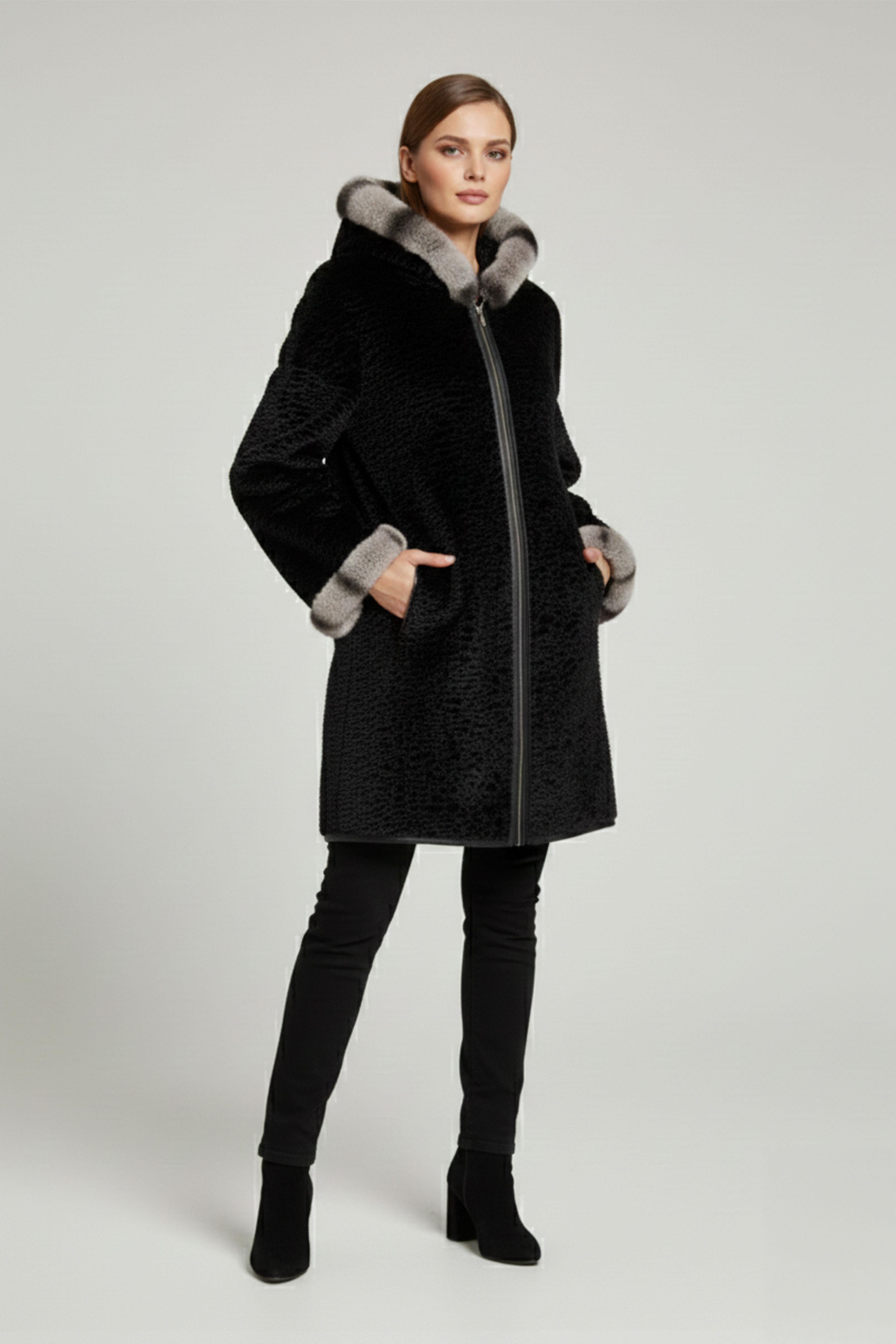 Siyah Perla Geniş Kesim İçi Kumaş Çift taraflı Kapüşon ve Kol ağzı Kürklü Kadın Hakiki Deri Kaban