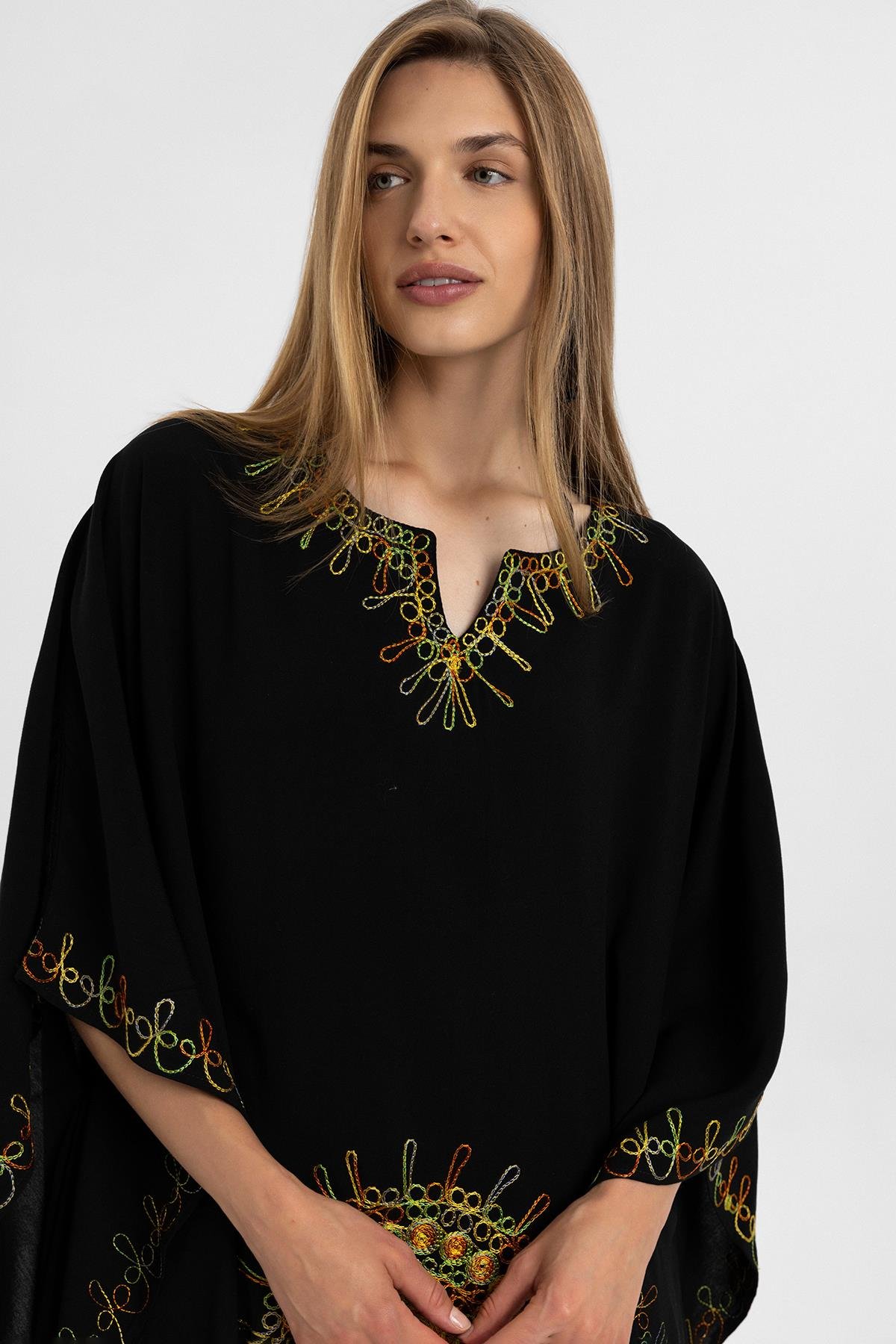 Siyah Yarasa Kollu Nakış İşlemeli Yazlık Astarsız Pamuklu Kısa Kaftan Elbise