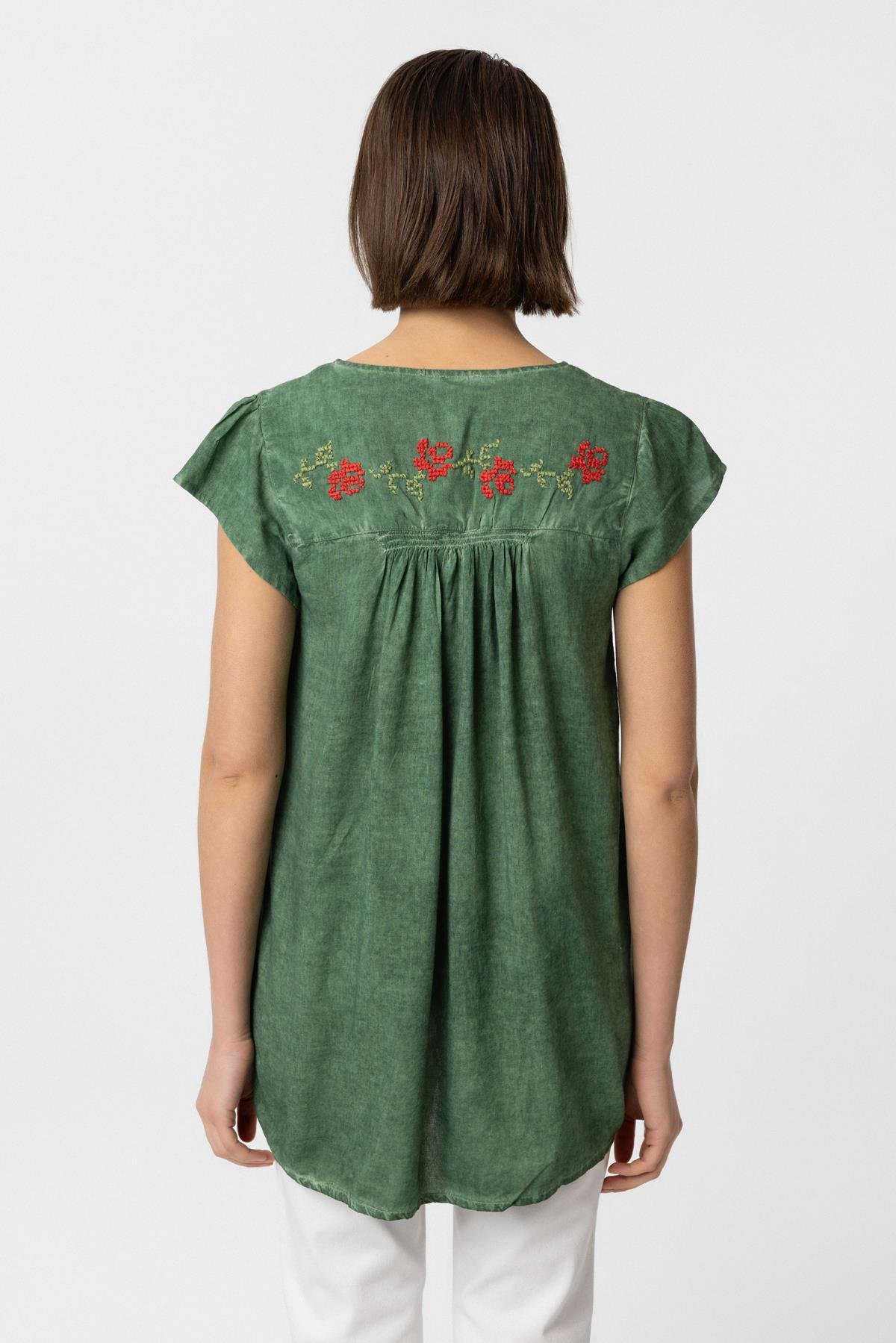 Yeşil Sırtı Nakışlı Kısa Kollu Pamuklu Gömlek Bluz