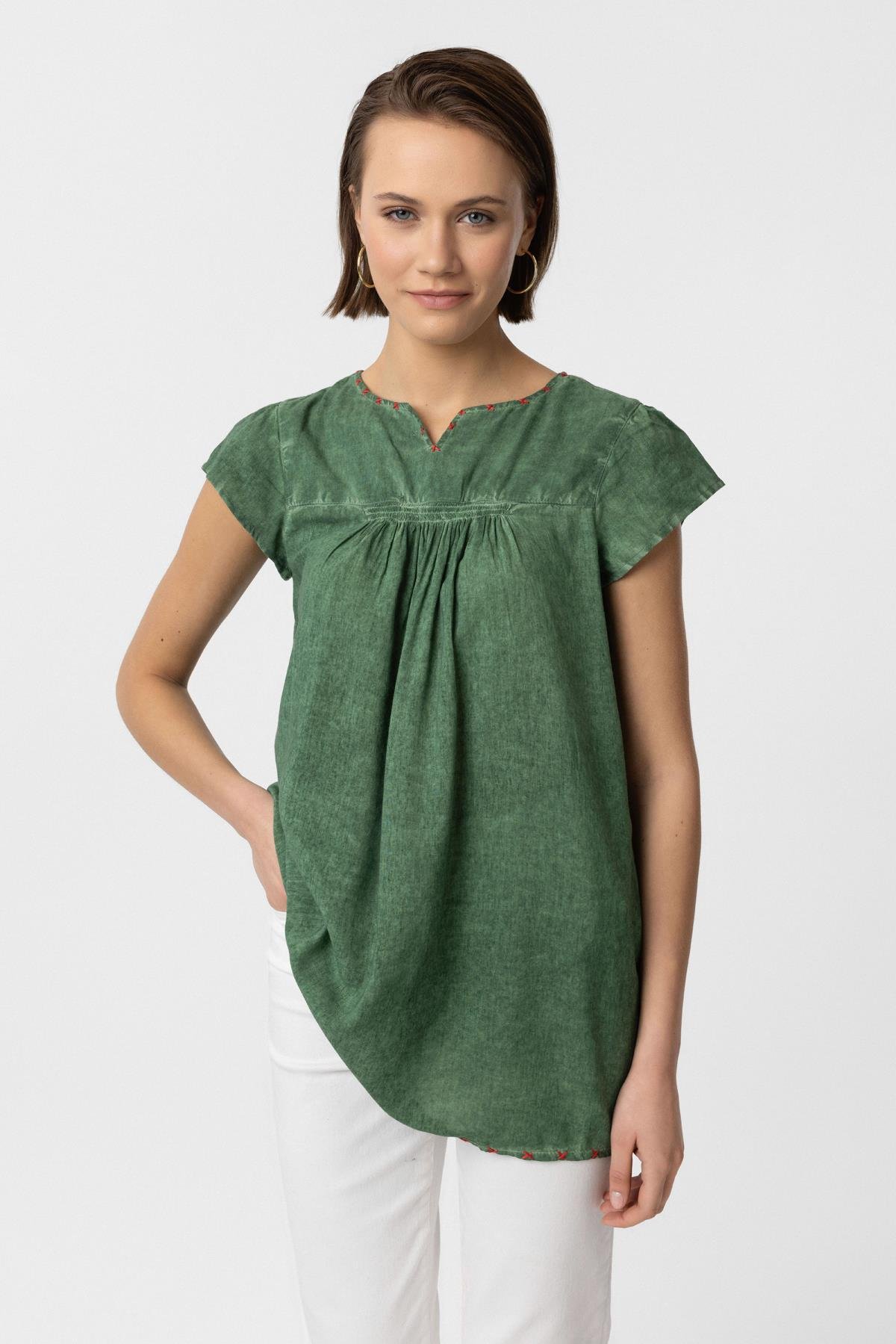 Yeşil Sırtı Nakışlı Kısa Kollu Pamuklu Gömlek Bluz