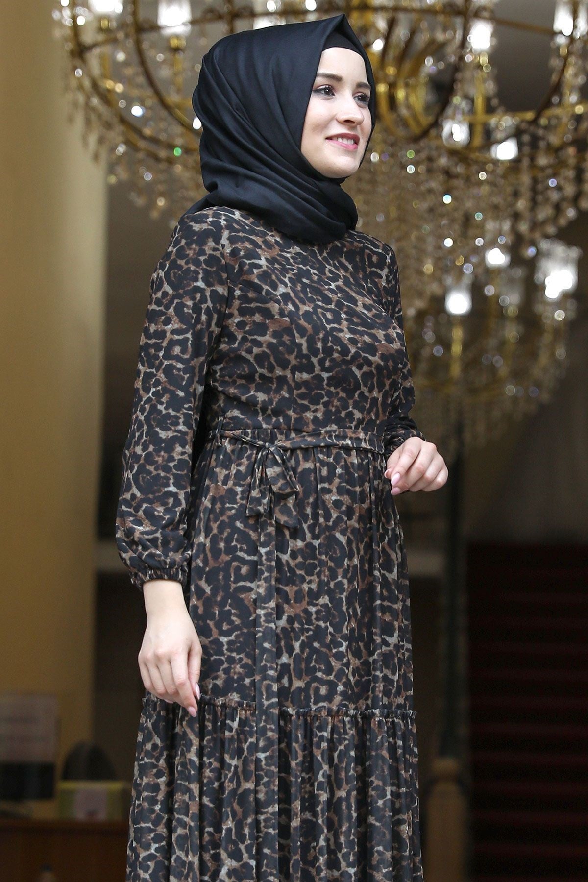 BÜZGÜLÜ LEOPAR ELBİSEAMH786-KAHVERENGİAmine Hüma