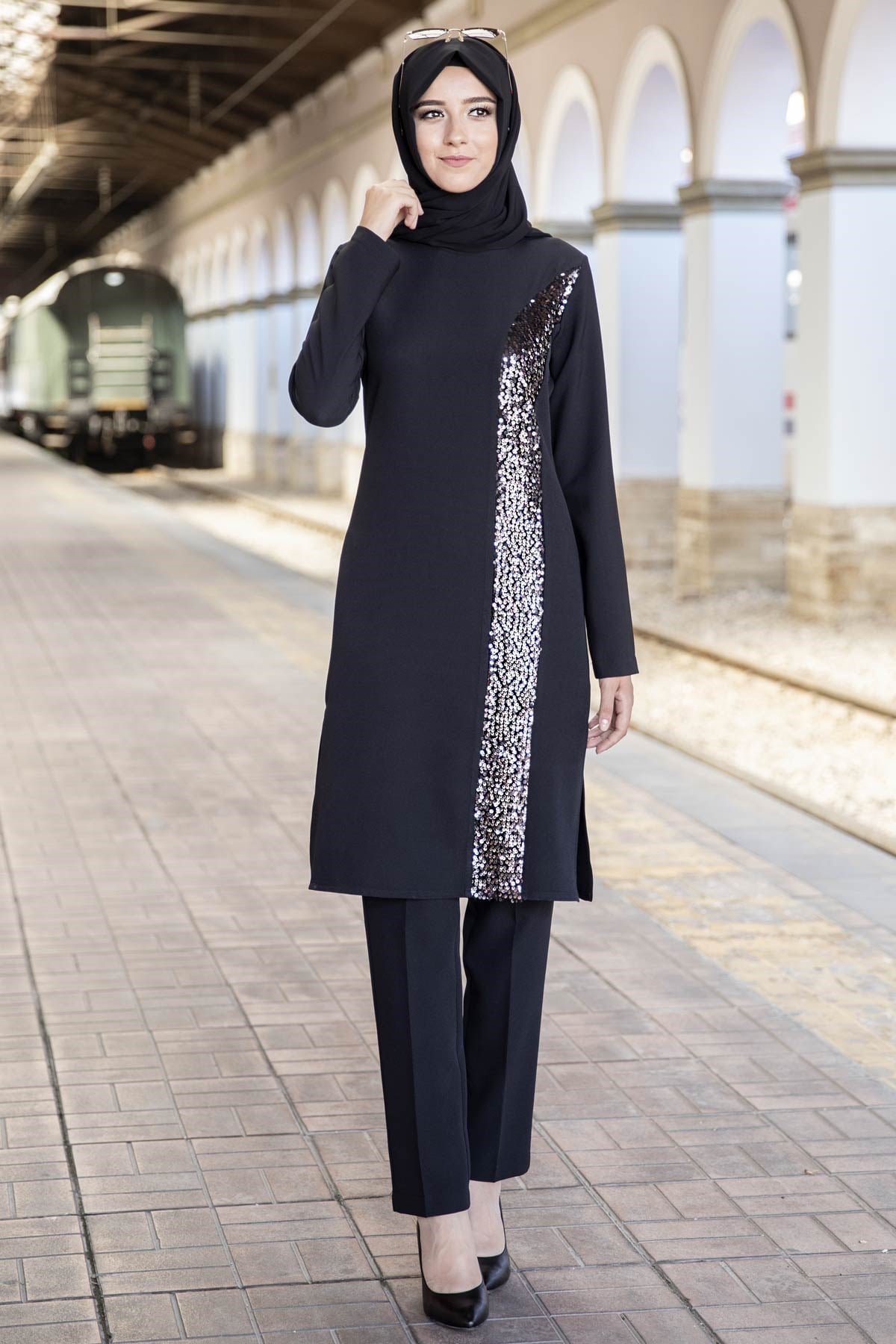 ELA İKİLİ TAKIMANR06-SİYAHAhunur Moda