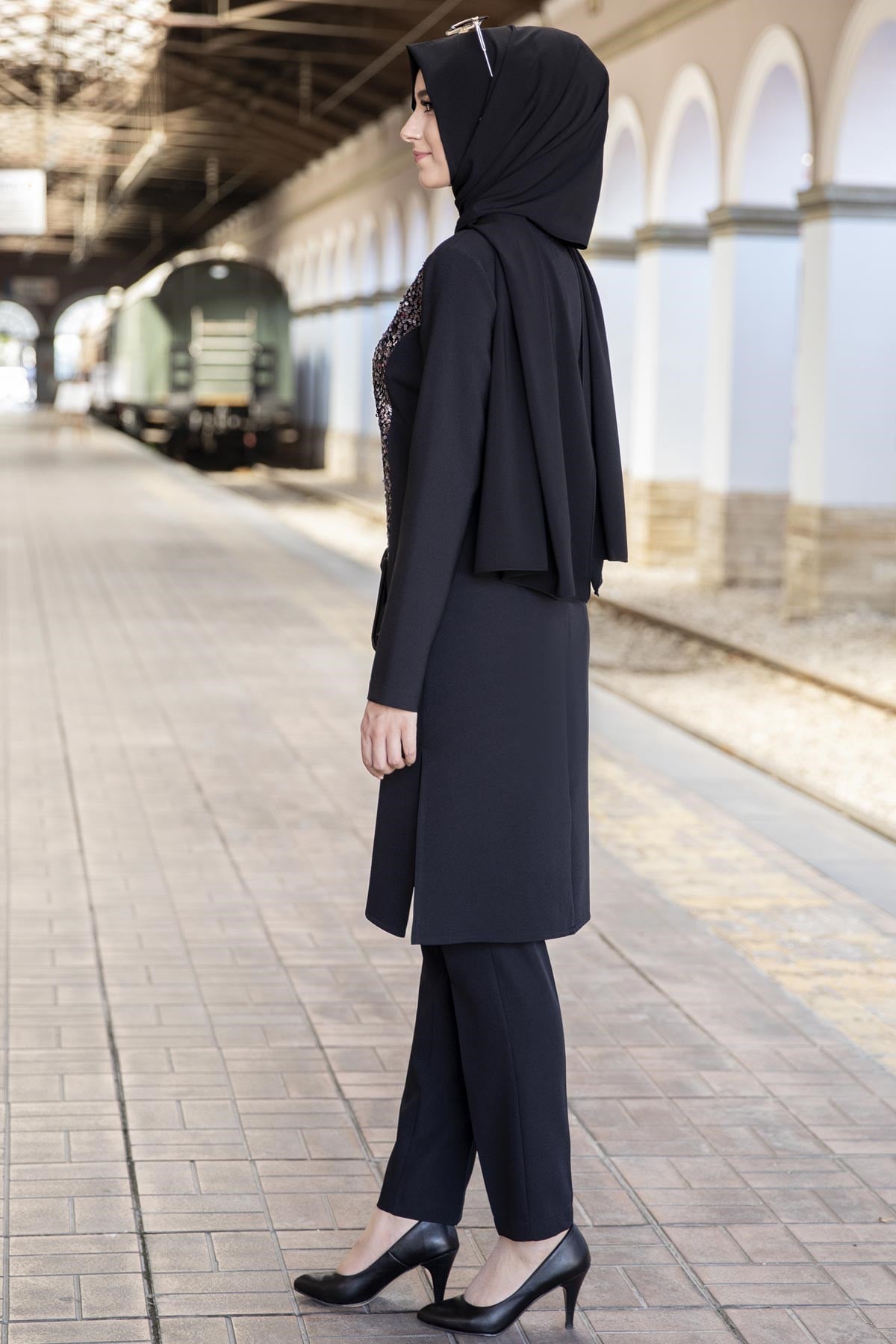 ELA İKİLİ TAKIMANR06-SİYAHAhunur Moda