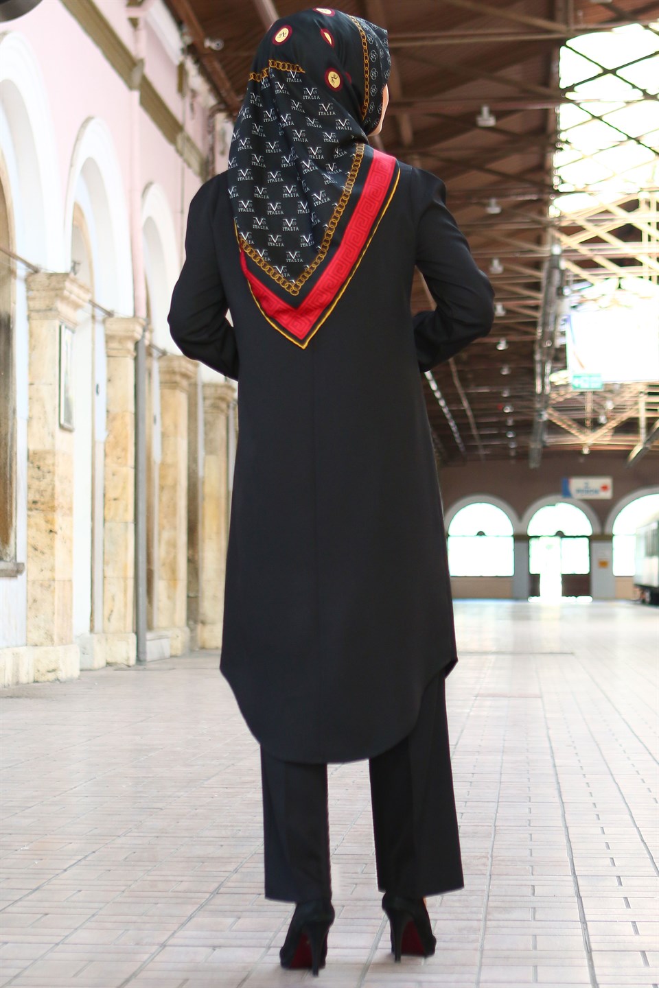 Tunic - Pants - 2 Piece Suit - Crepe - Unlined - Crew Neck - Black - FHM610