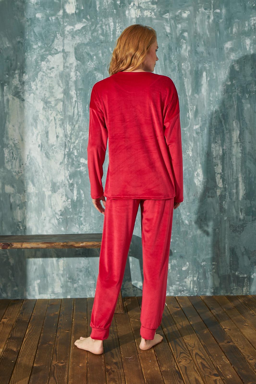 Kadın 13110-7 Önü Yazılı Kadife Pijama Takımı KIRMIZI