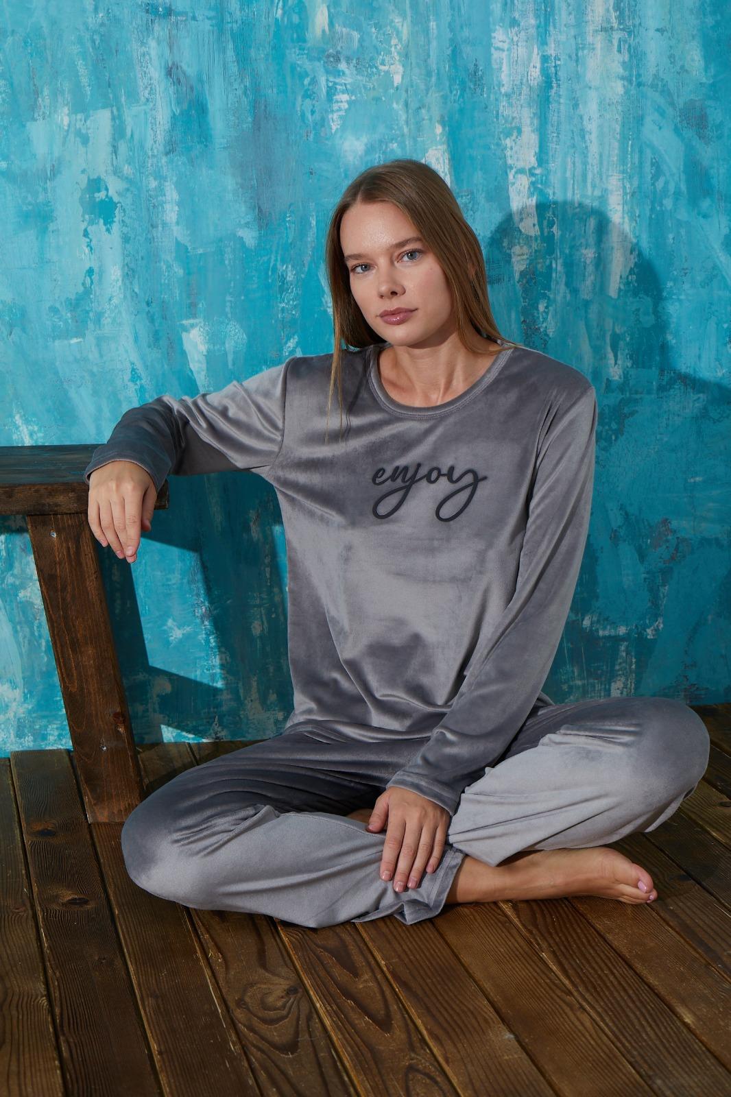 Kadın 13166-2 Önü Yazılı Kadife Pijama Takımı GRİ