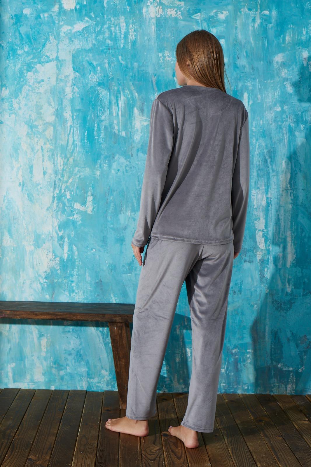 Kadın 13166-2 Önü Yazılı Kadife Pijama Takımı GRİ
