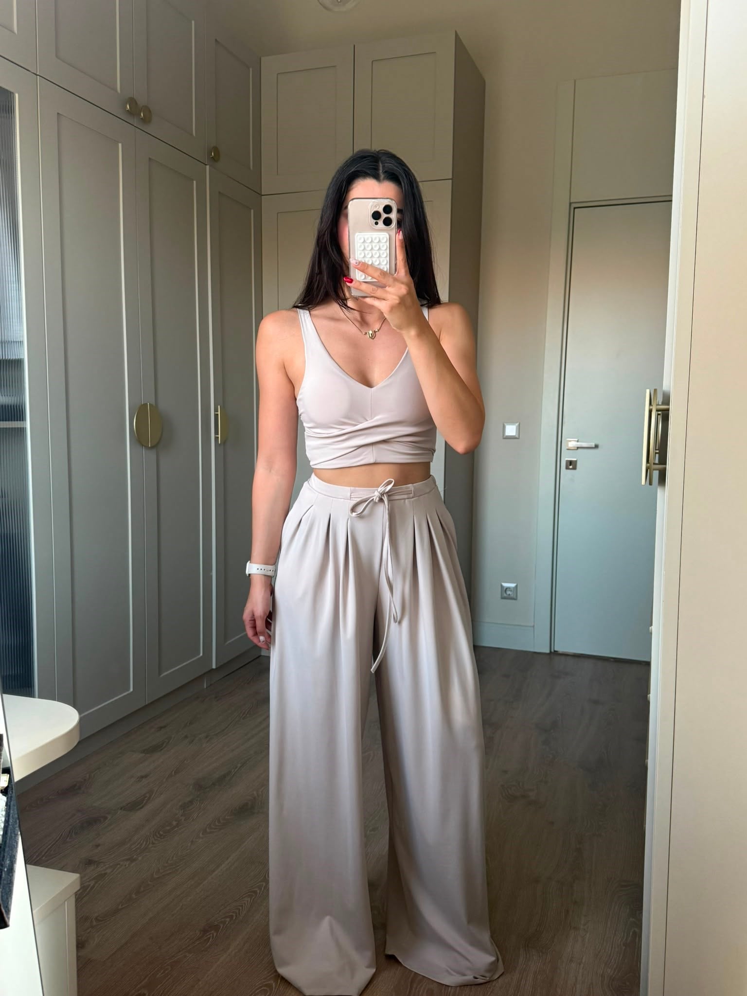 Bej Büstiyerli Palazzo Takım