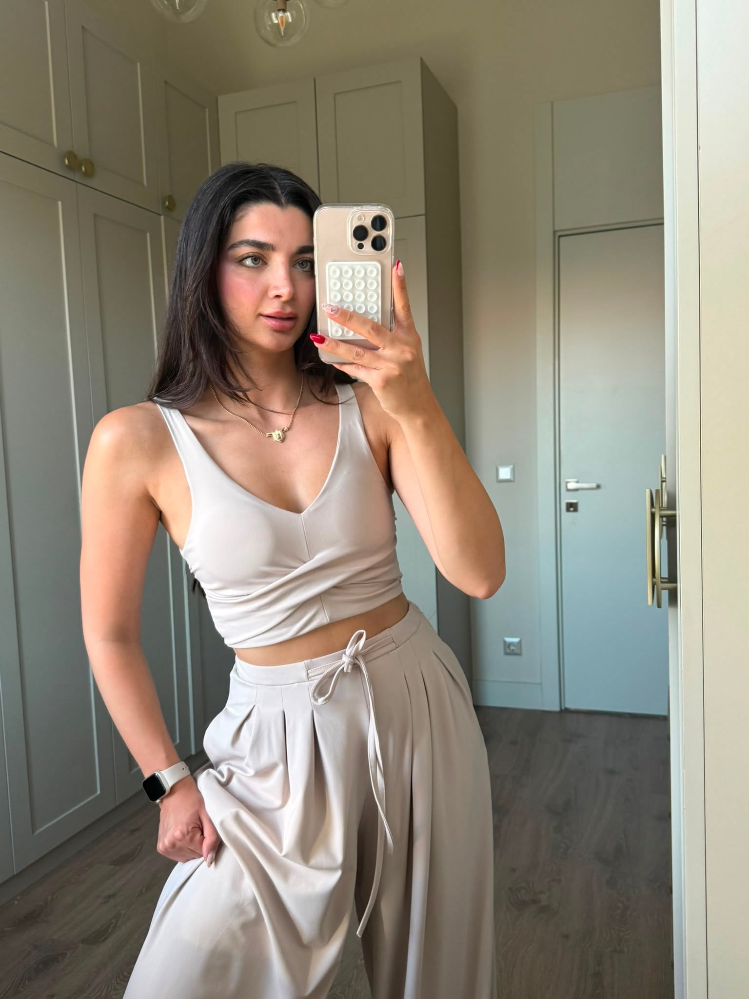 Bej Büstiyerli Palazzo Takım
