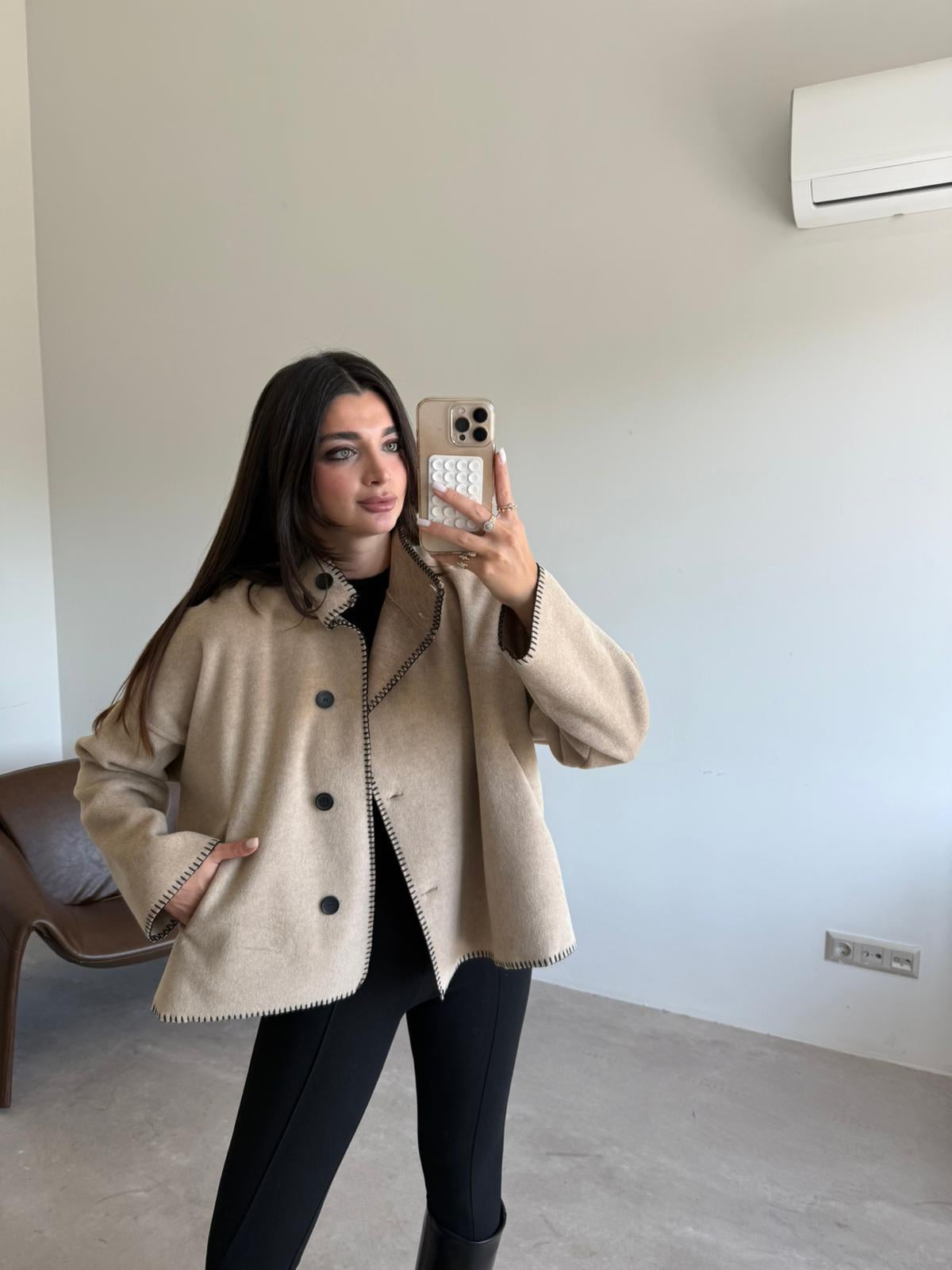 Bej Dikiş Detaylı Ceket