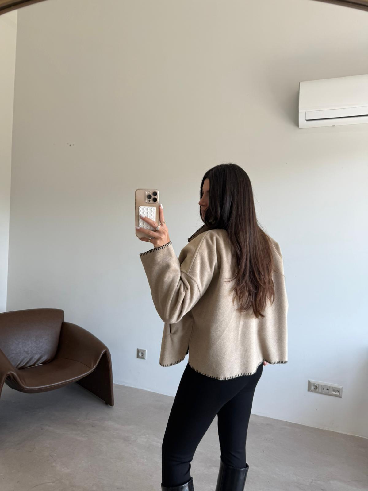 Bej Dikiş Detaylı Ceket
