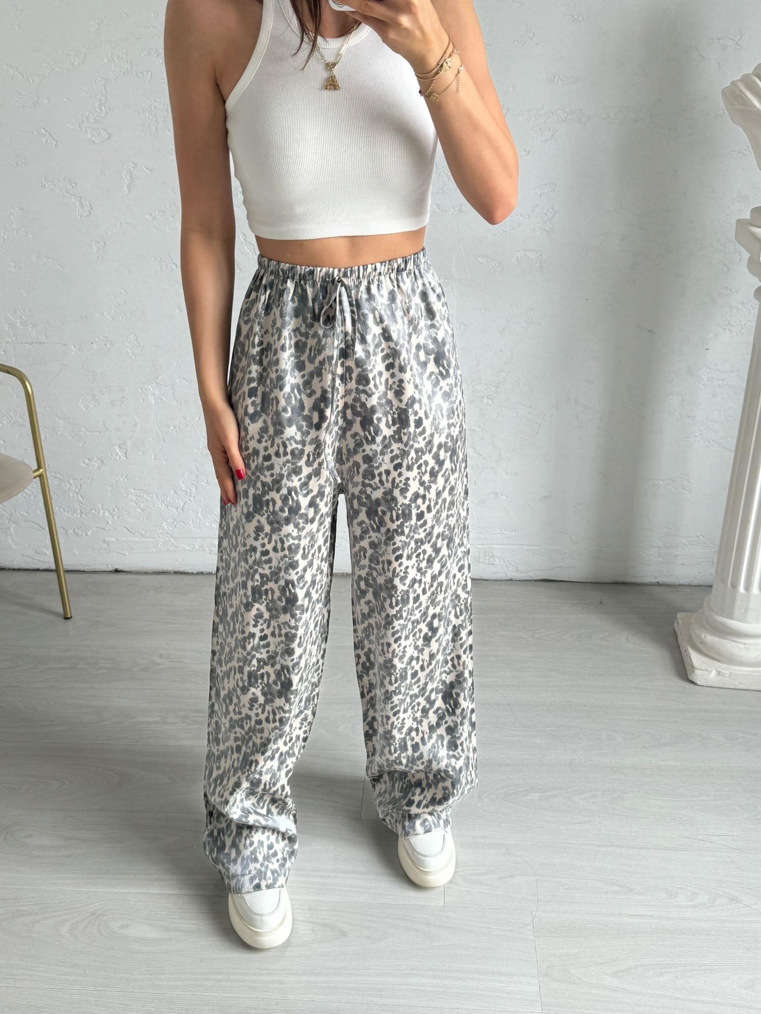Bej Leopar Desenli Parlak Pantolon