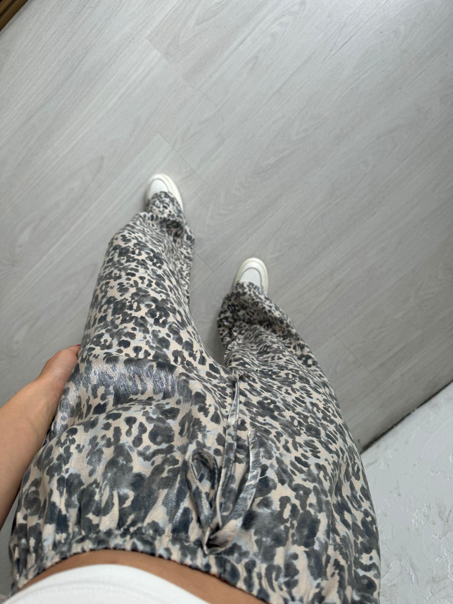 Bej Leopar Desenli Parlak Pantolon
