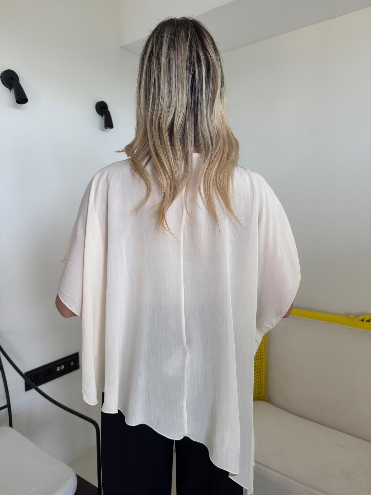 Bej Oversize Asimetrik Bluz