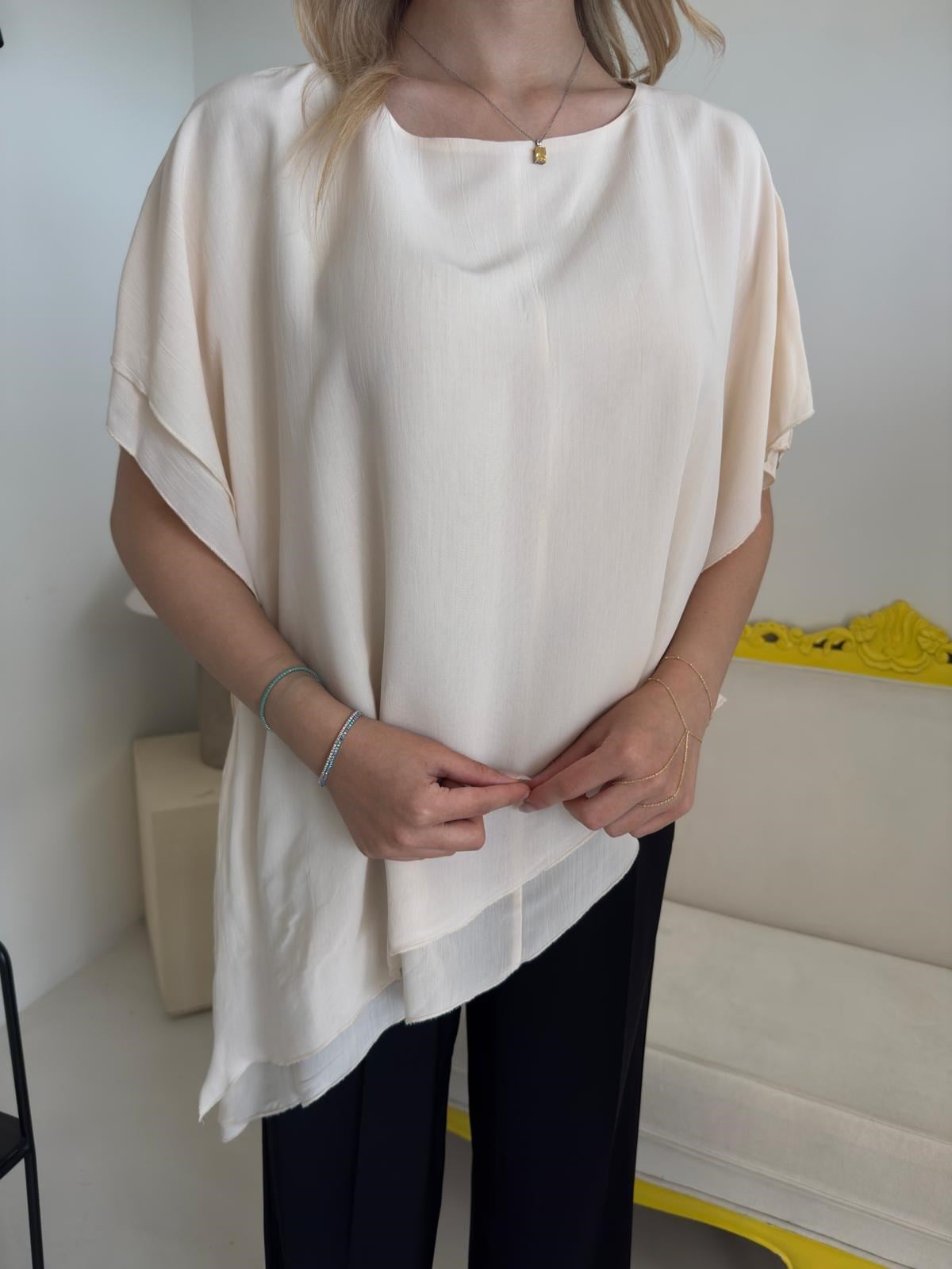 Bej Oversize Asimetrik Bluz