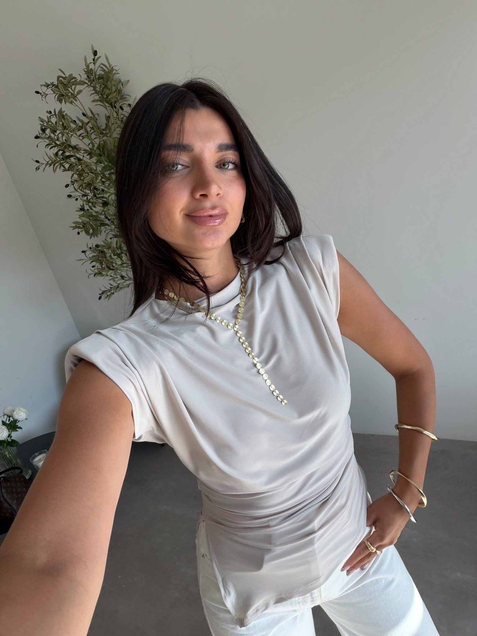 Bej Vatkalı Yırtmaçlı Bluz