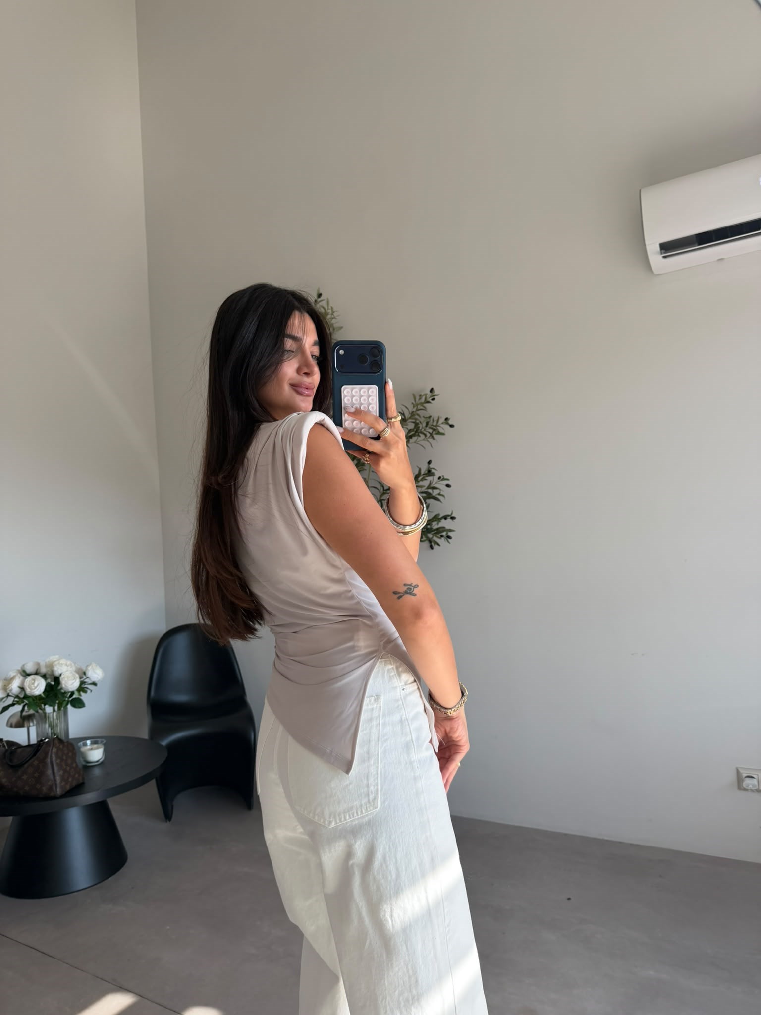 Bej Vatkalı Yırtmaçlı Bluz