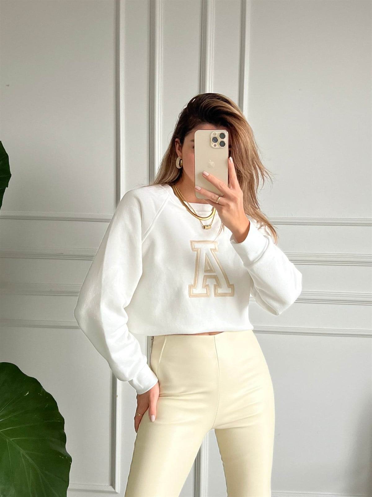 Beyaz A İşlemeli Sweat