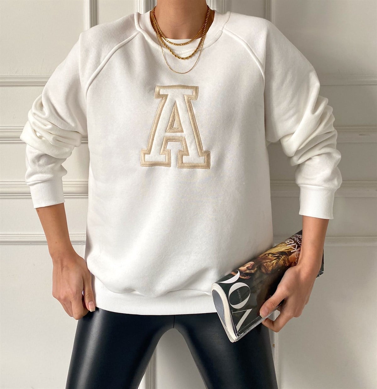 Beyaz A İşlemeli Sweat