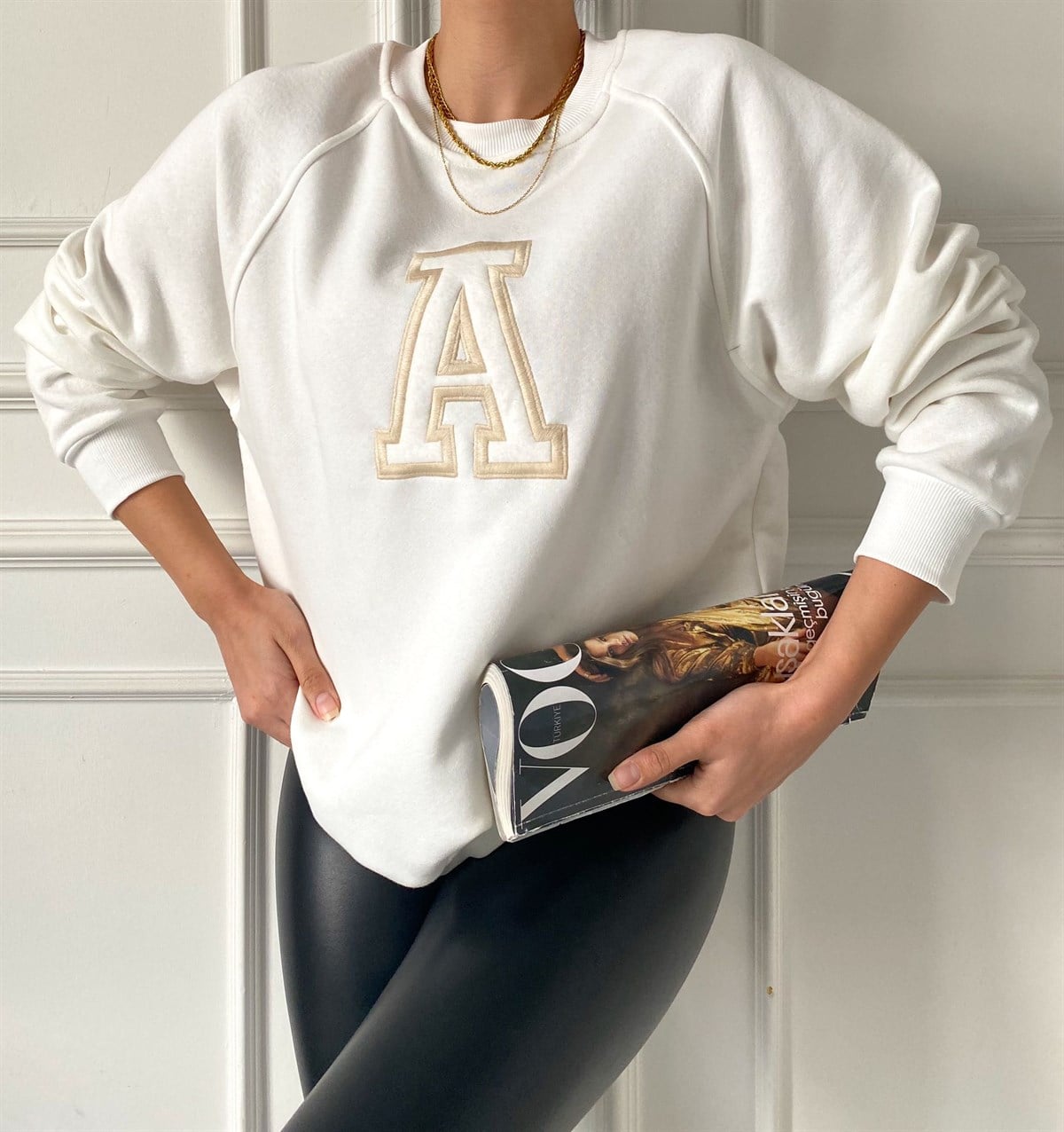 Beyaz A İşlemeli Sweat
