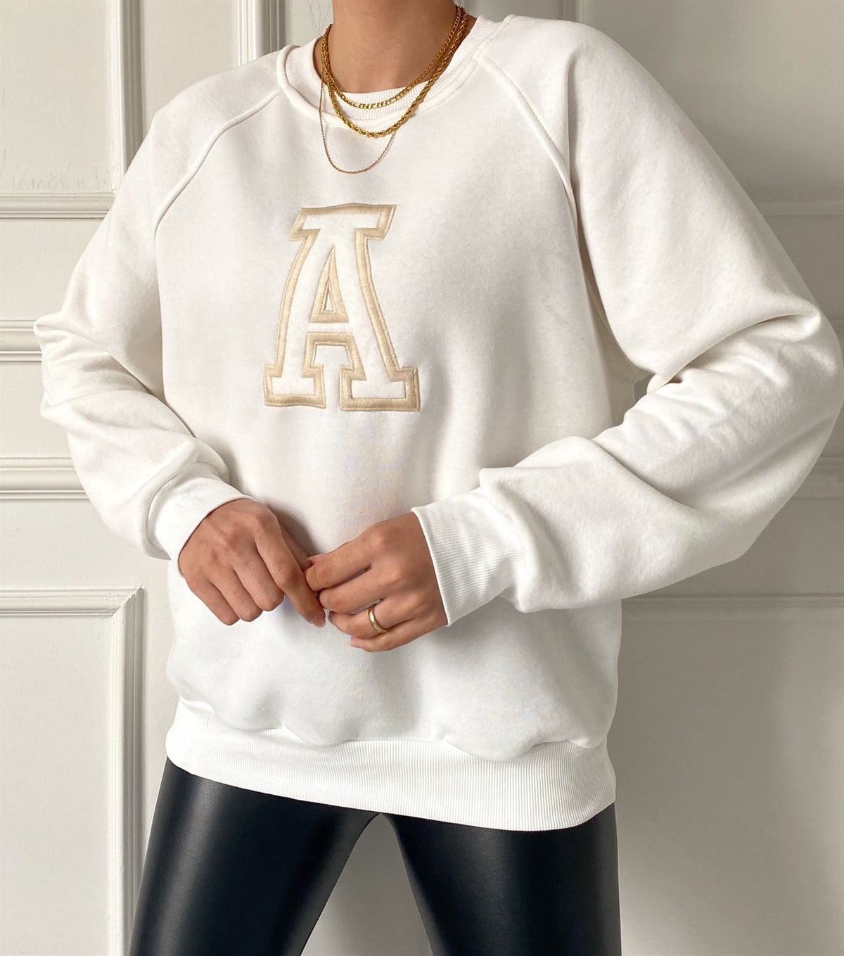 Beyaz A İşlemeli Sweat