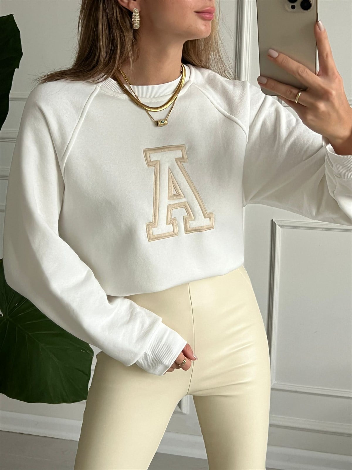 Beyaz A İşlemeli Sweat