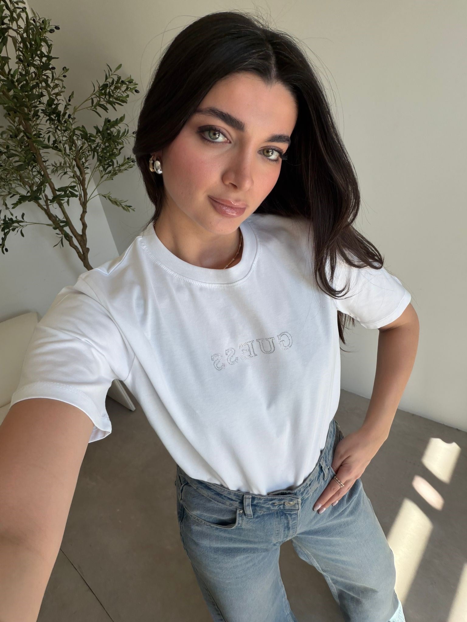 Beyaz Basic Yaka Taşlı Tişört