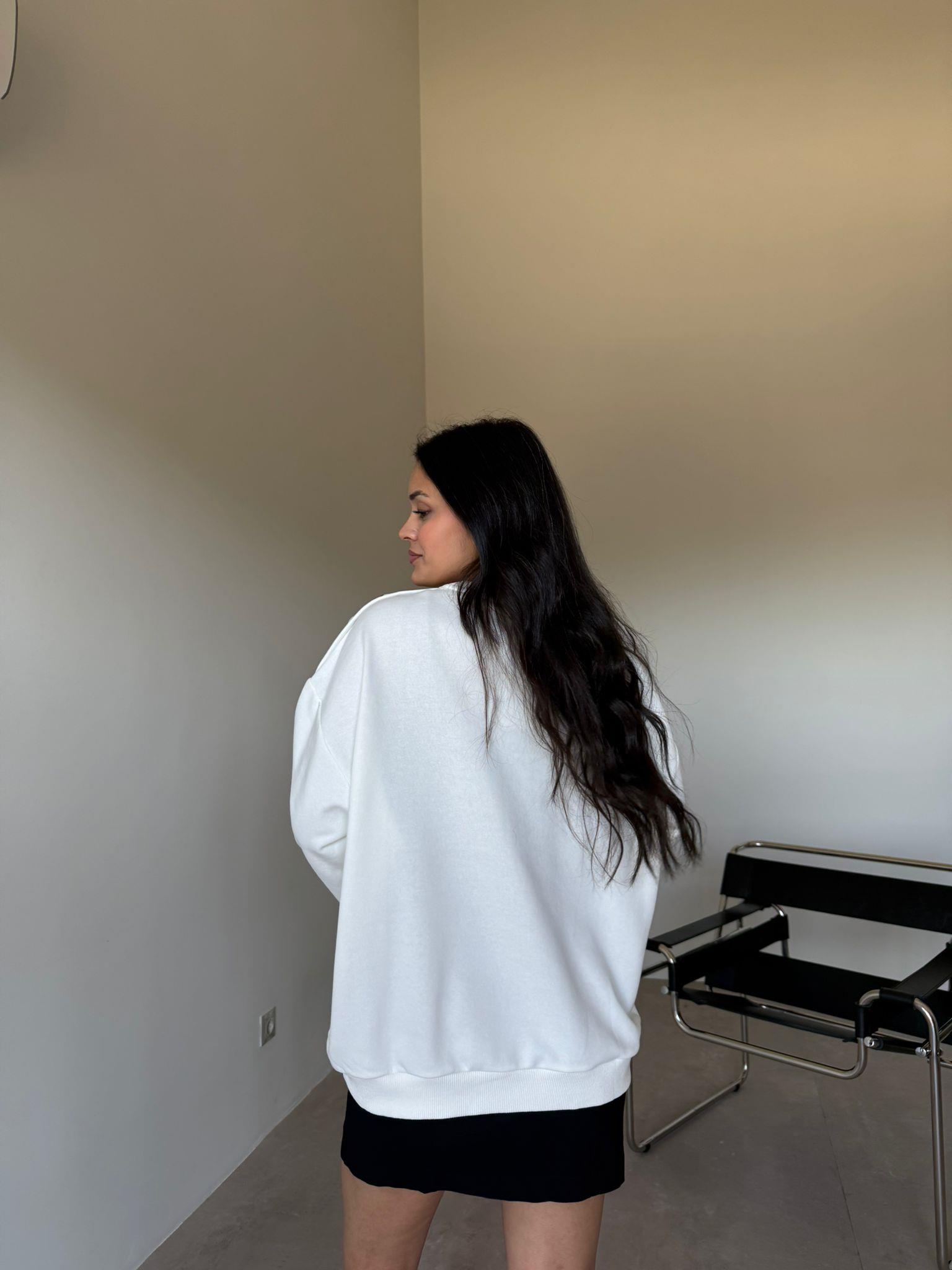 Beyaz Baskı Detaylı Düğmeli Sweat