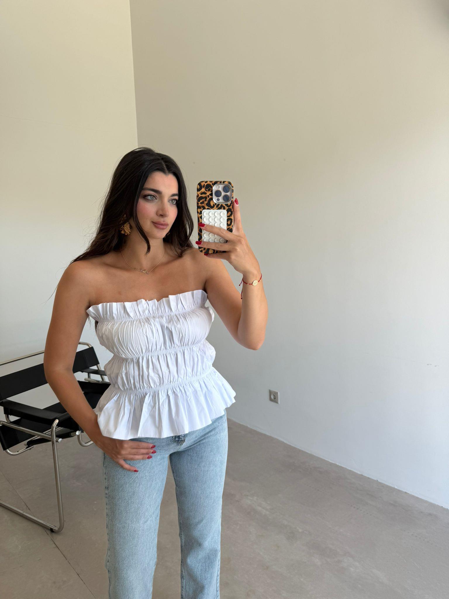 Beyaz Büzgü Detaylı Straplez Bluz