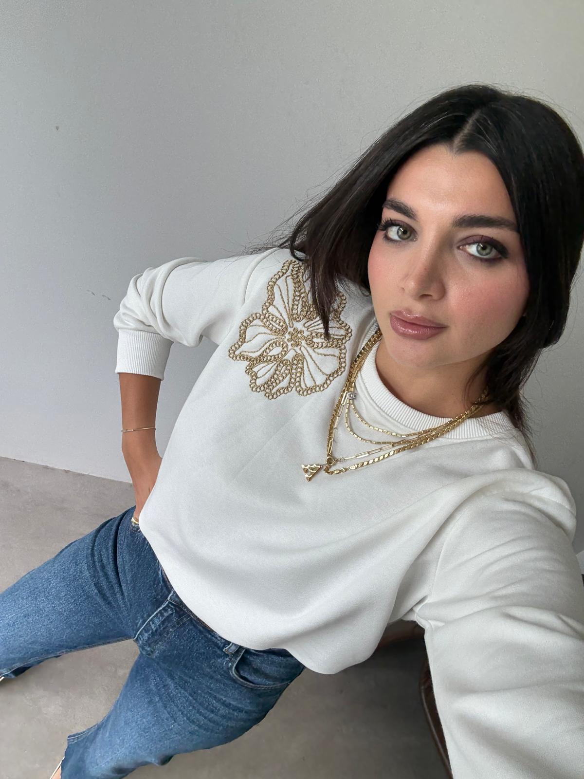 Beyaz Çiçek Nakışlı Basic Sweat