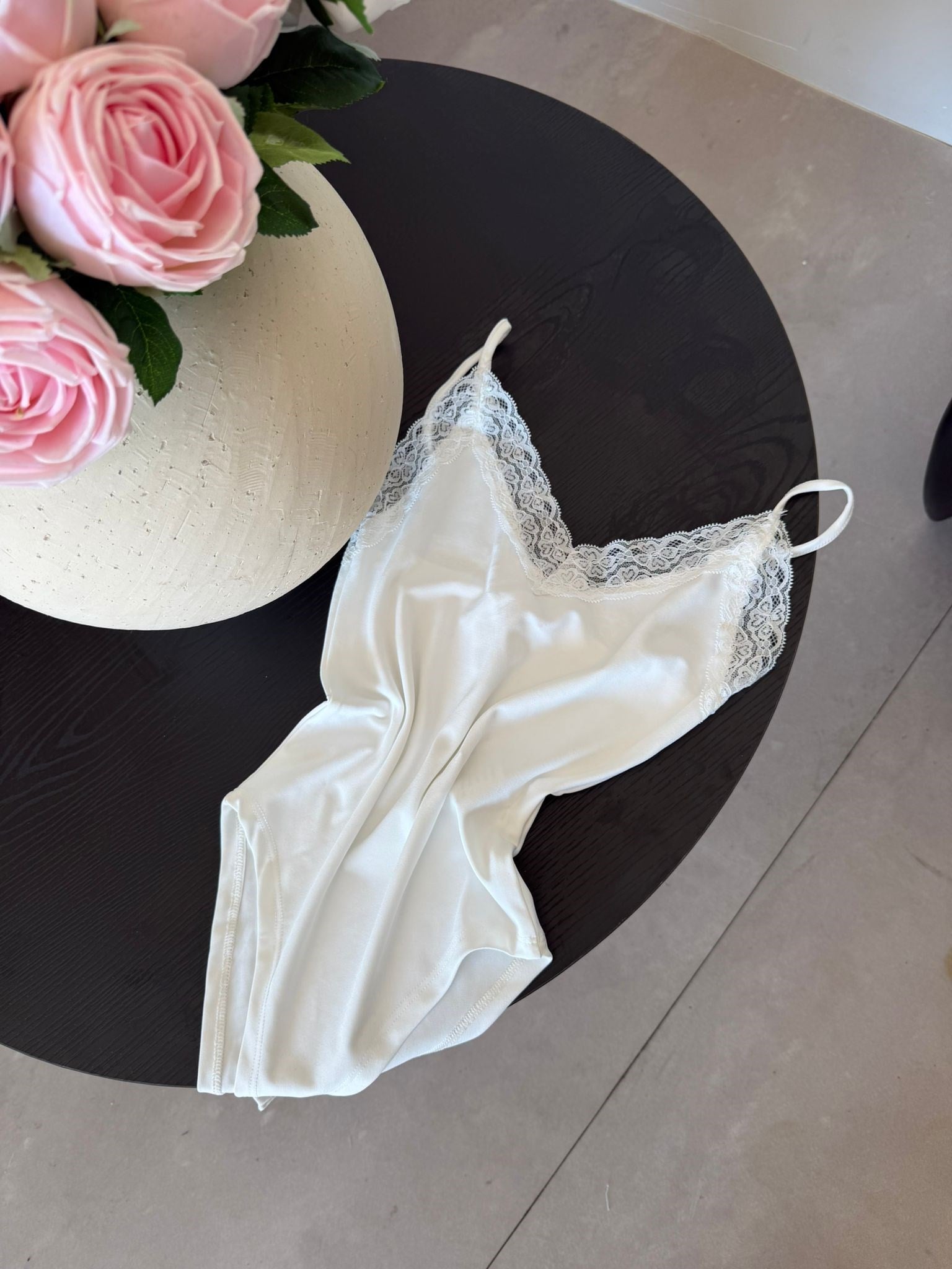 Beyaz Dantelli Bodysuit