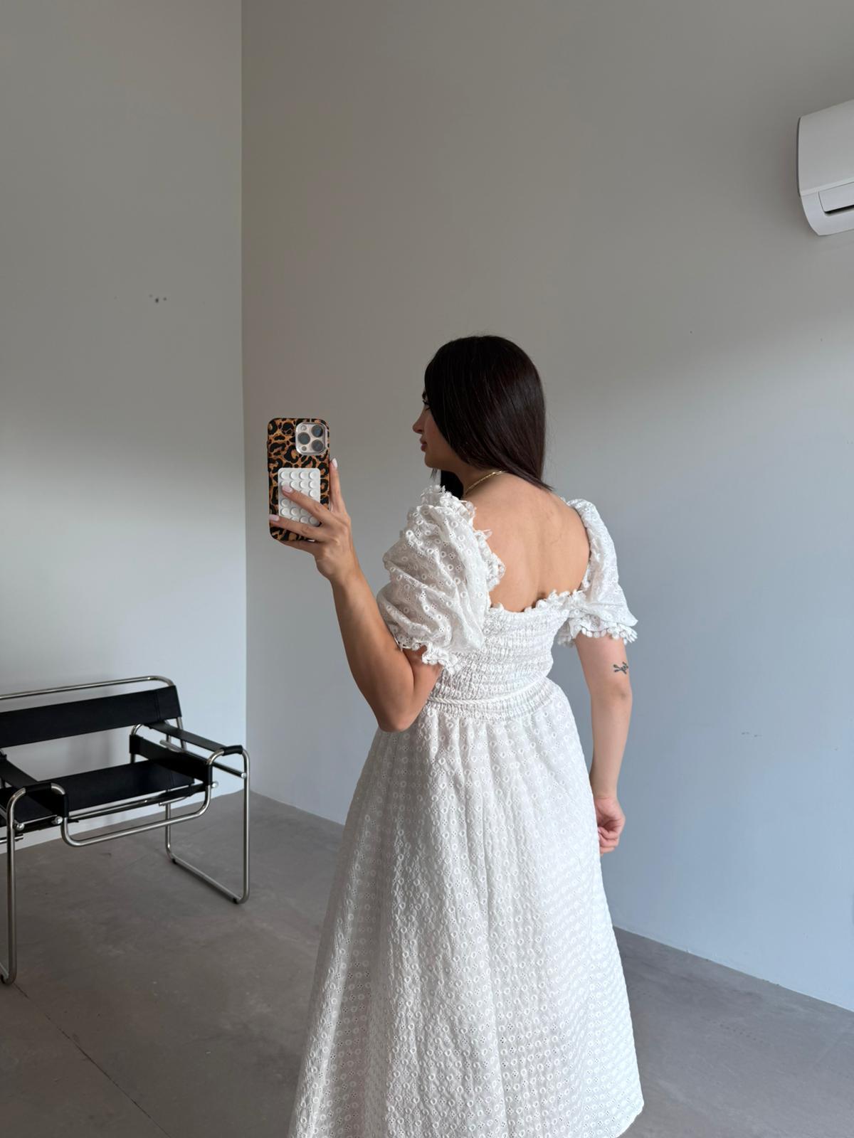 Beyaz Fisto Detaylı Gipeli Brode Elbise