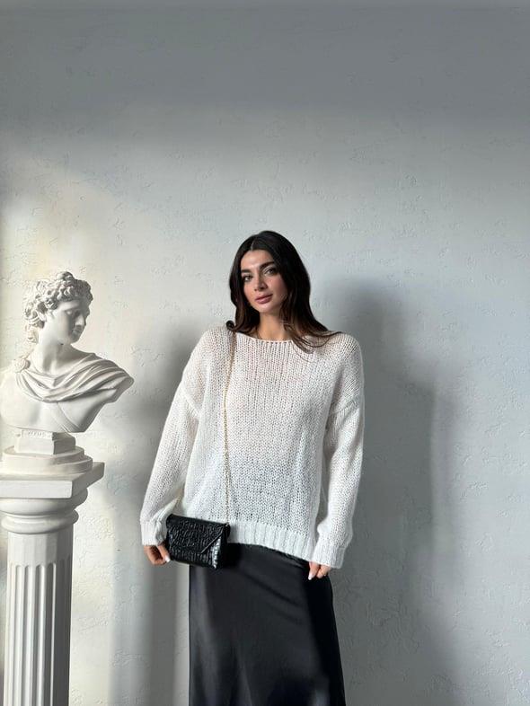Beyaz Kayık Yaka Triko Kazak