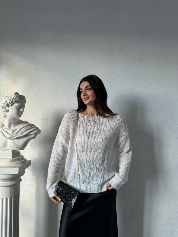 Beyaz Kayık Yaka Triko Kazak