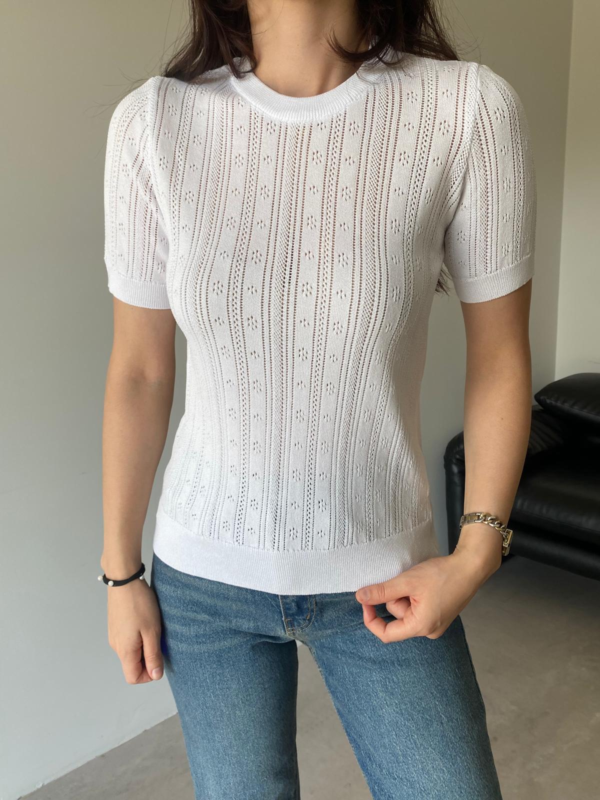 Beyaz Kendinden Desenli Triko Bluz