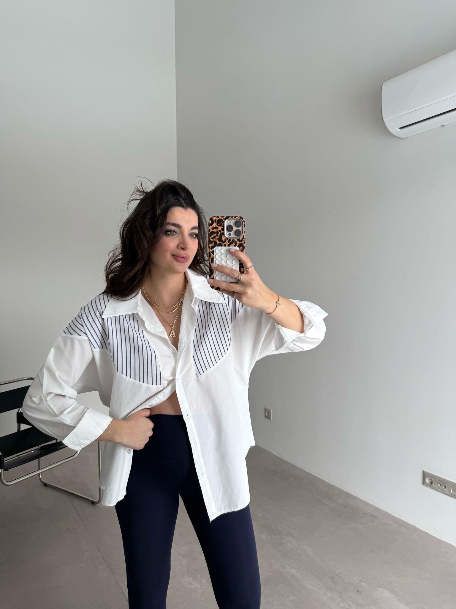 Beyaz Lacivert Çizgili Oversize Gömlek