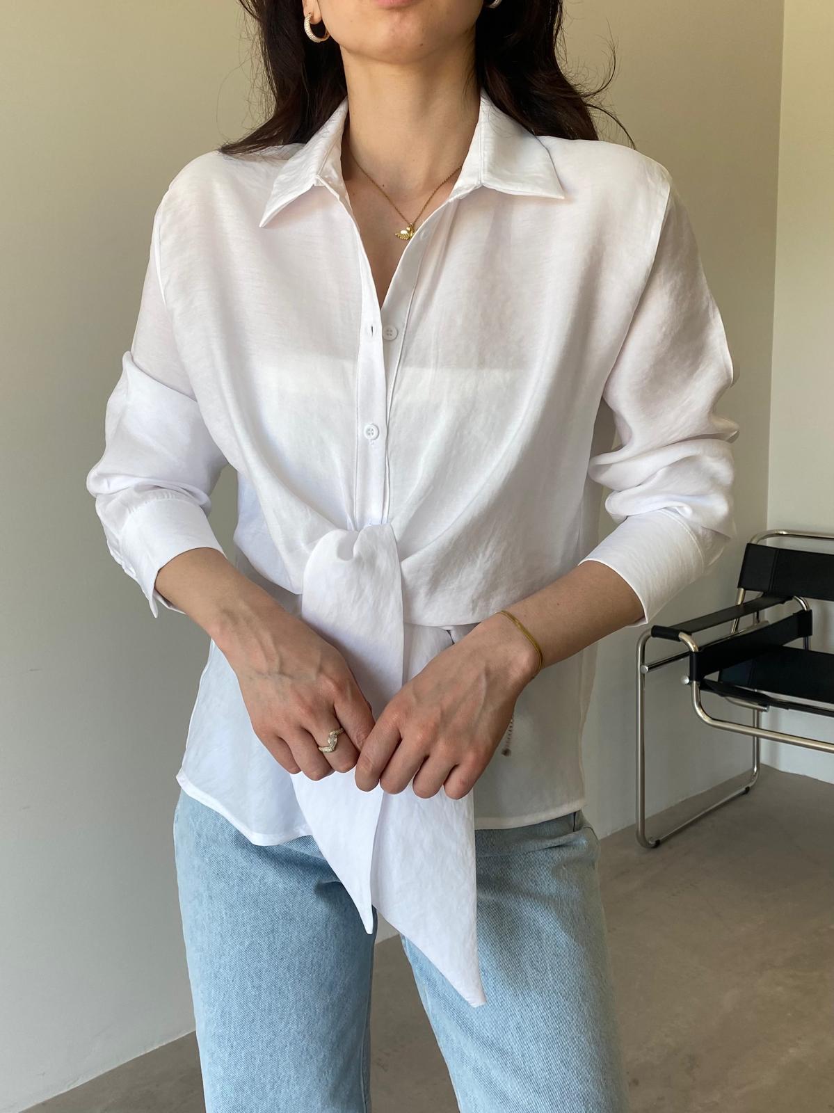Beyaz Önü Bağlamalı Gömlek