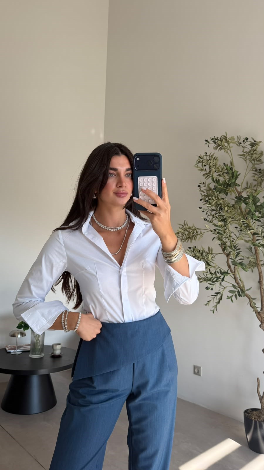 Beyaz Pensli Likralı Gömlek