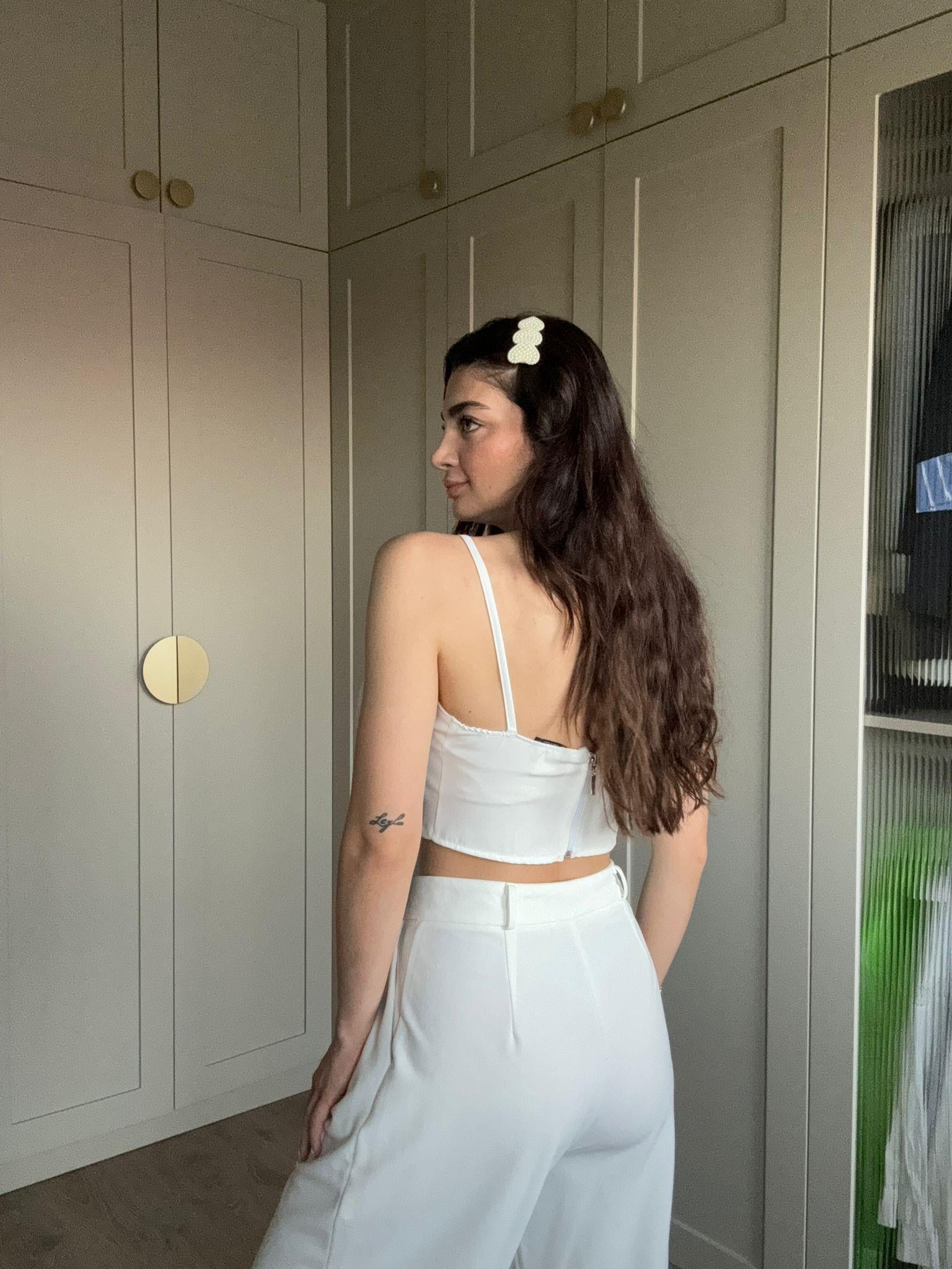 Beyaz Rose Crop Bluz
