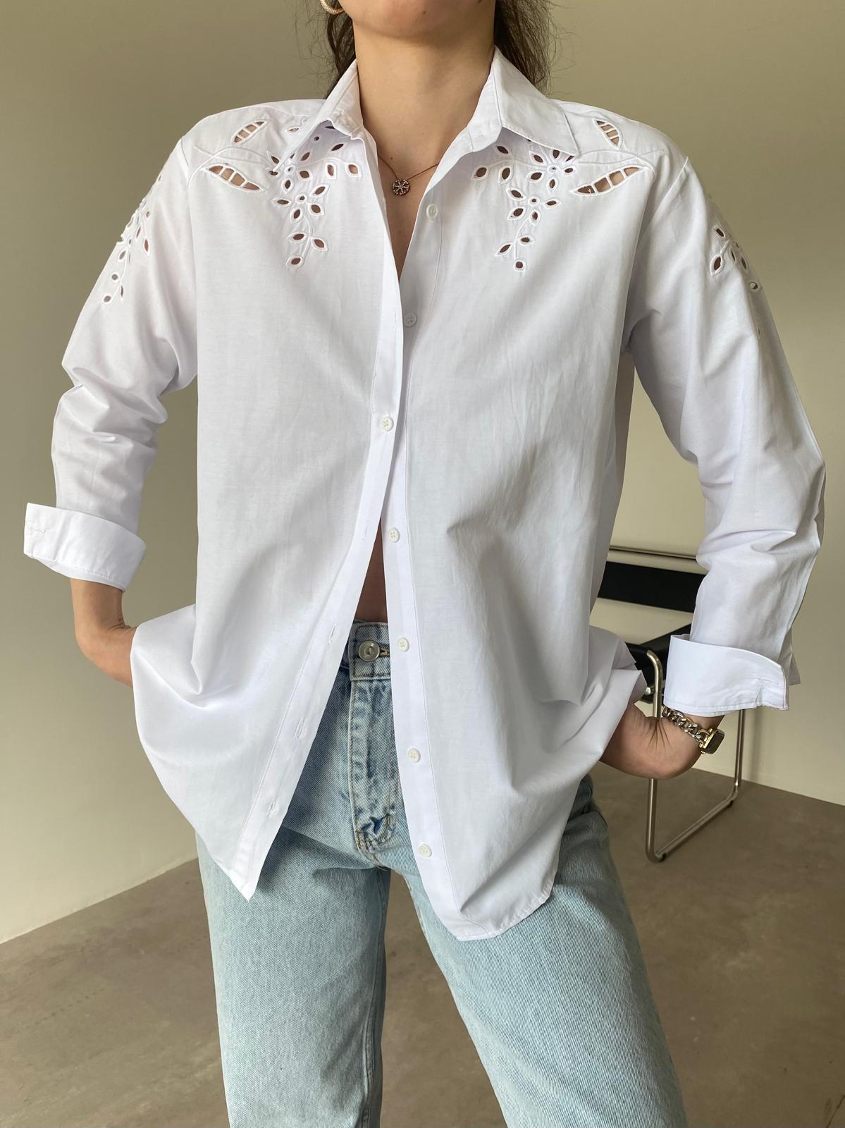 Beyaz Roşelya Detaylı Gömlek