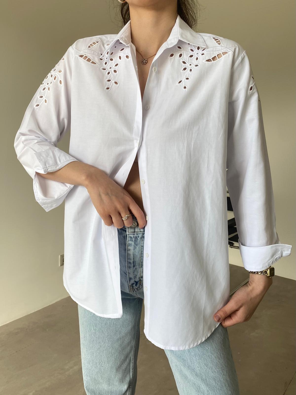 Beyaz Roşelya Detaylı Gömlek