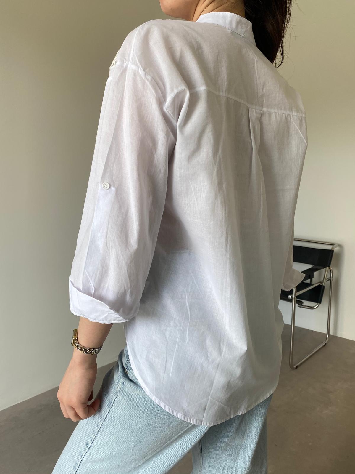 Beyaz Roşelya Detaylı Hakim Yaka Gömlek