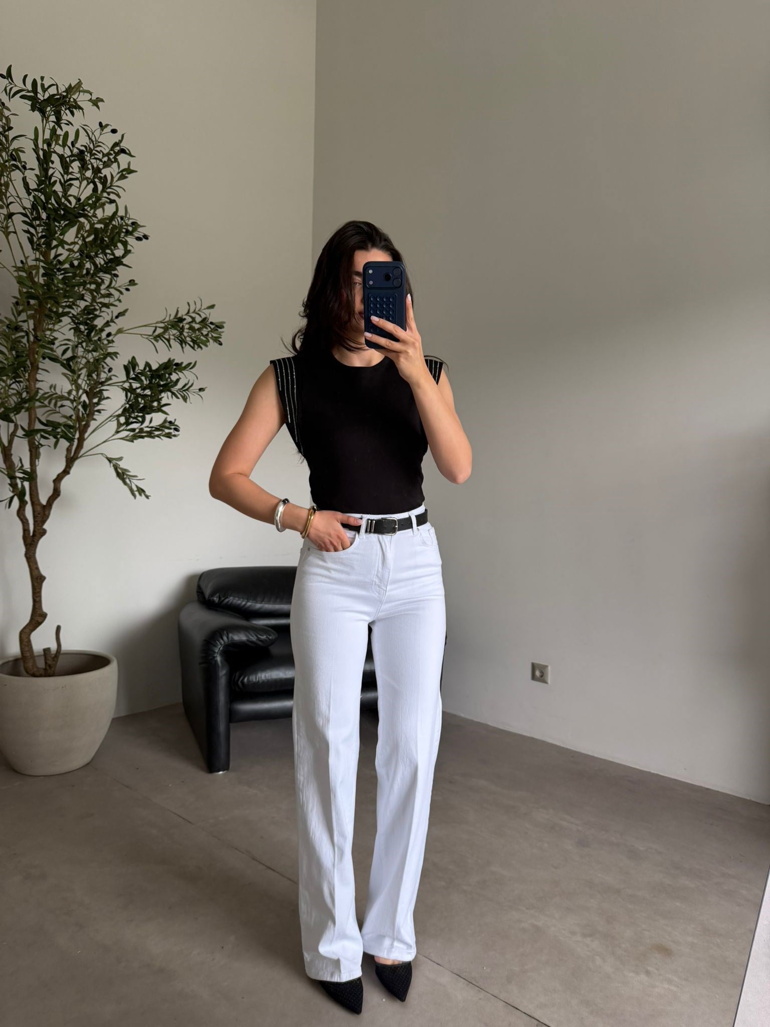 Beyaz Siyah Kemerli Straight Jean