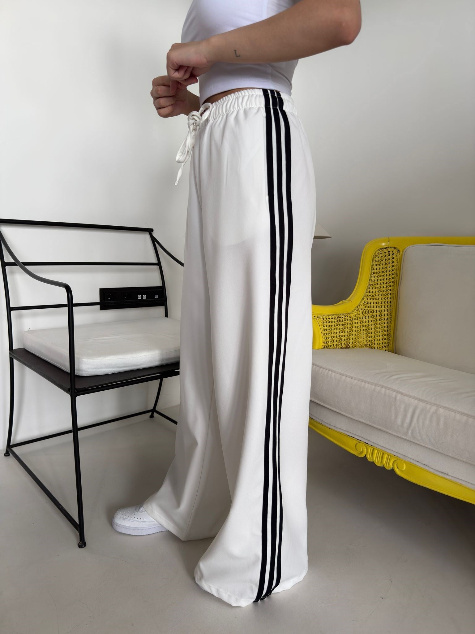 Beyaz Siyah Şeritli Beli lastikli Pantolon