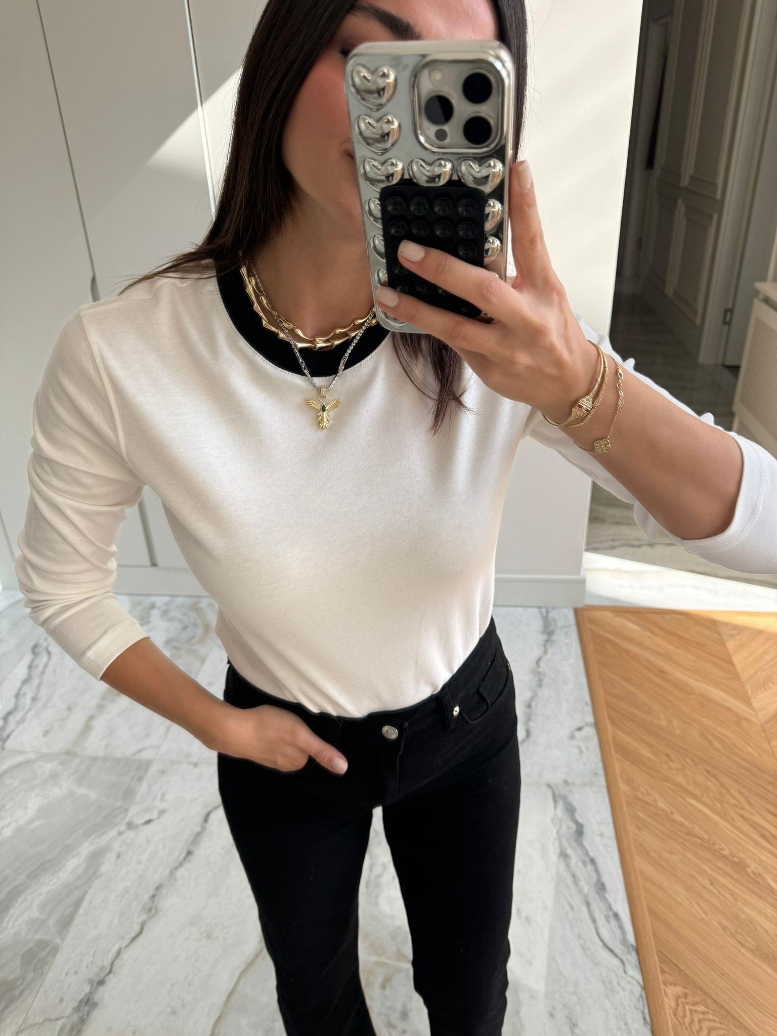 Beyaz Yaka Detaylı Bluz