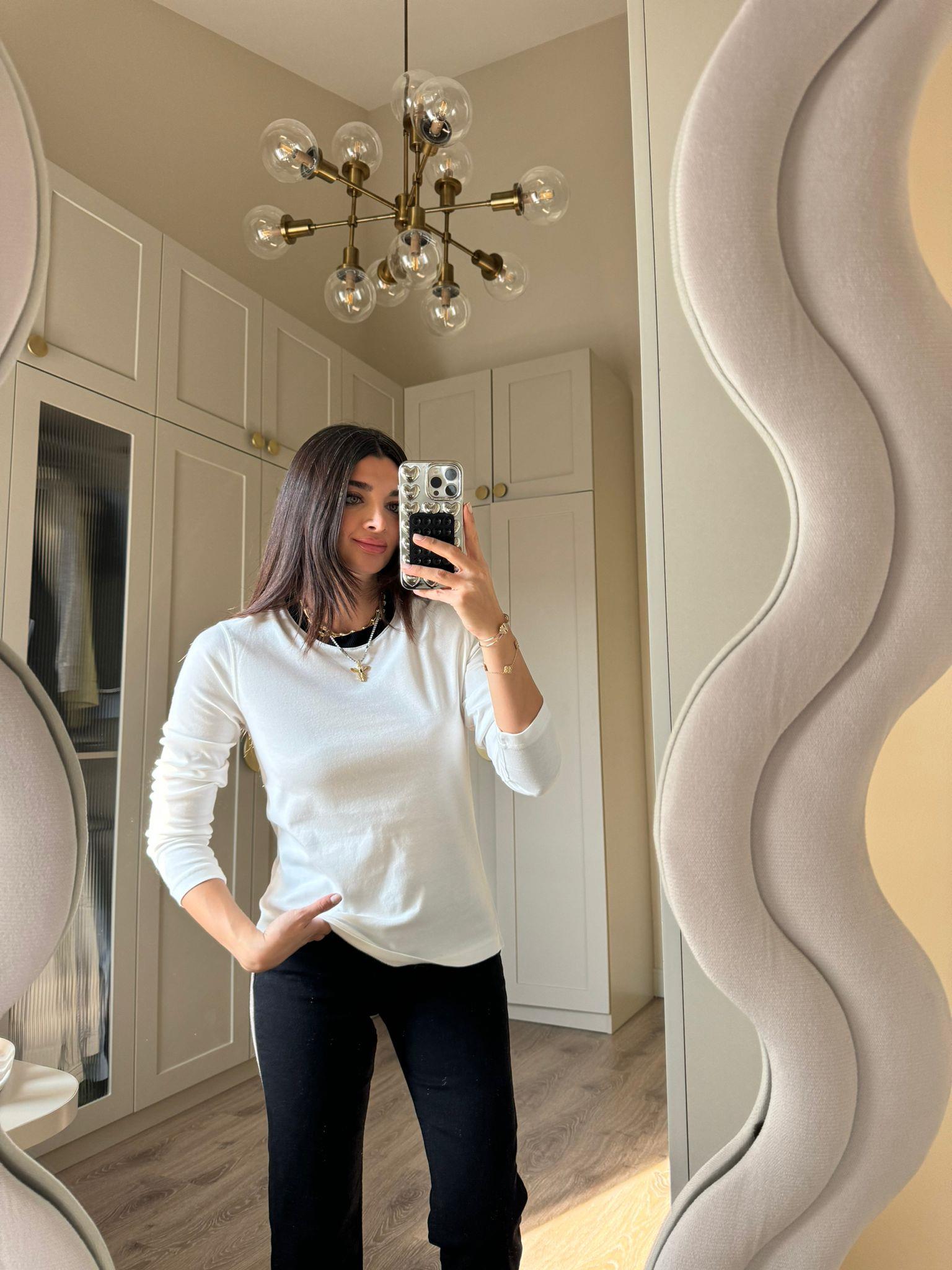 Beyaz Yaka Detaylı Bluz
