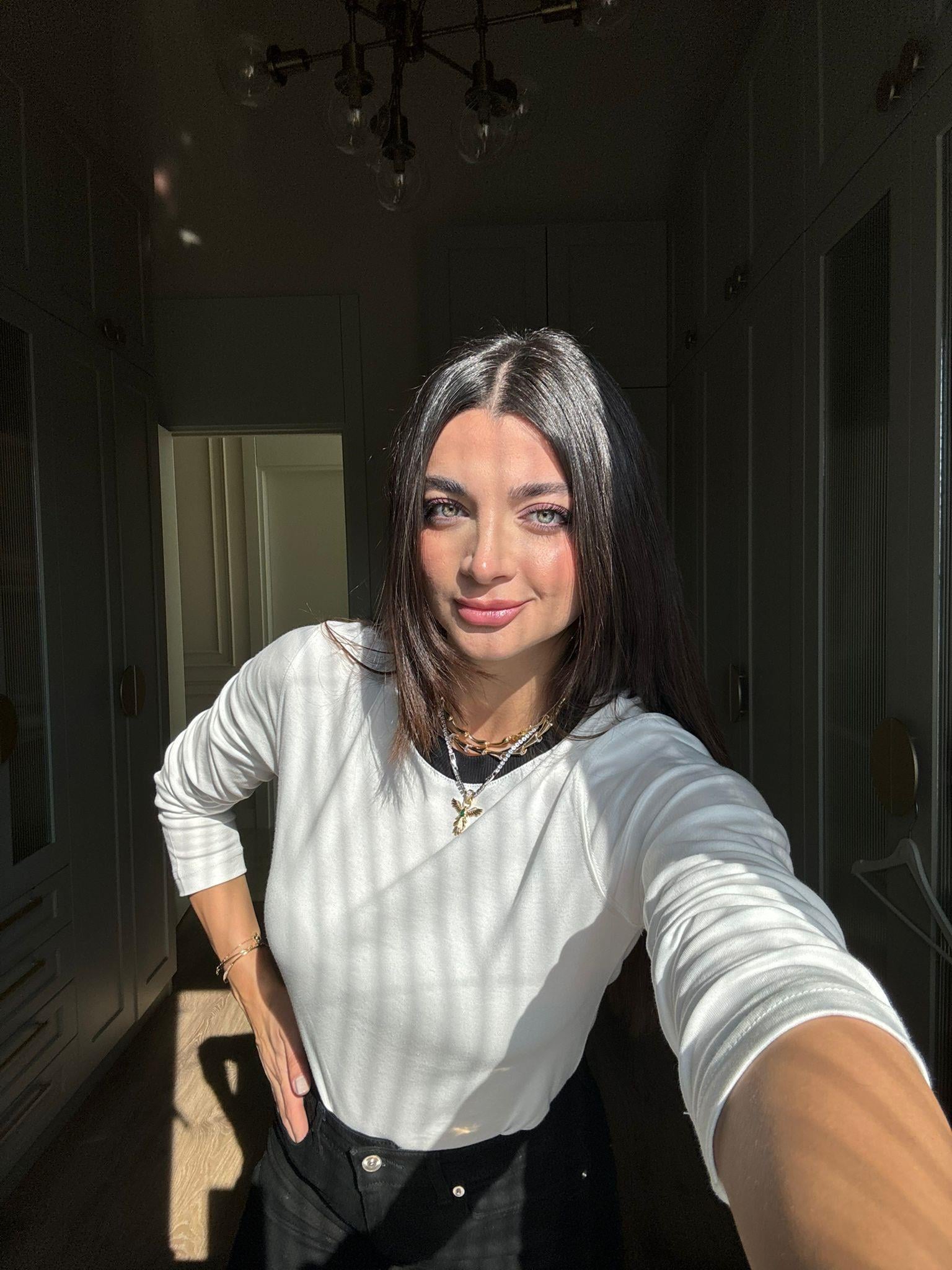 Beyaz Yaka Detaylı Bluz