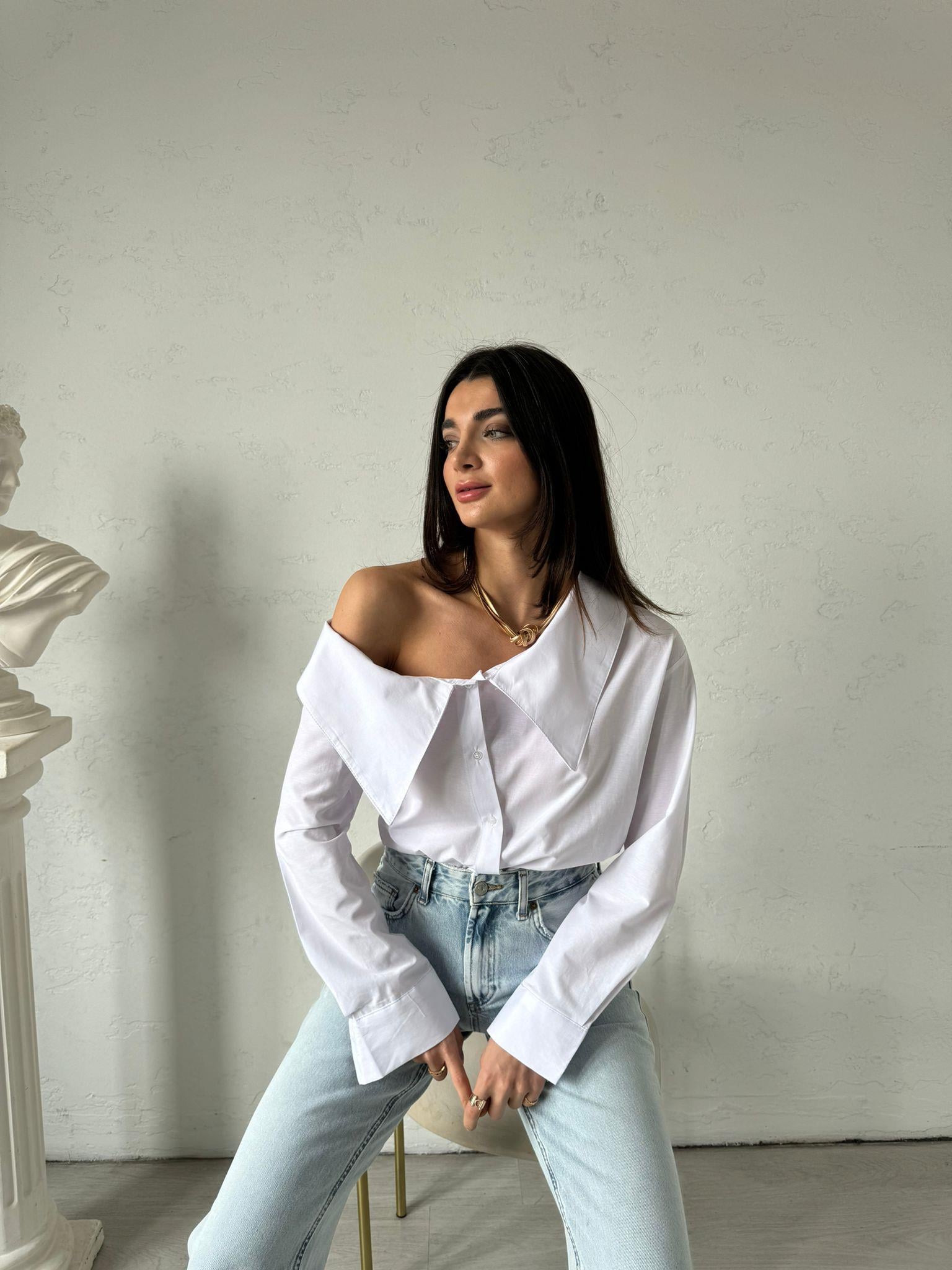 Beyaz Yaka Detaylı Tasarım Gömlek