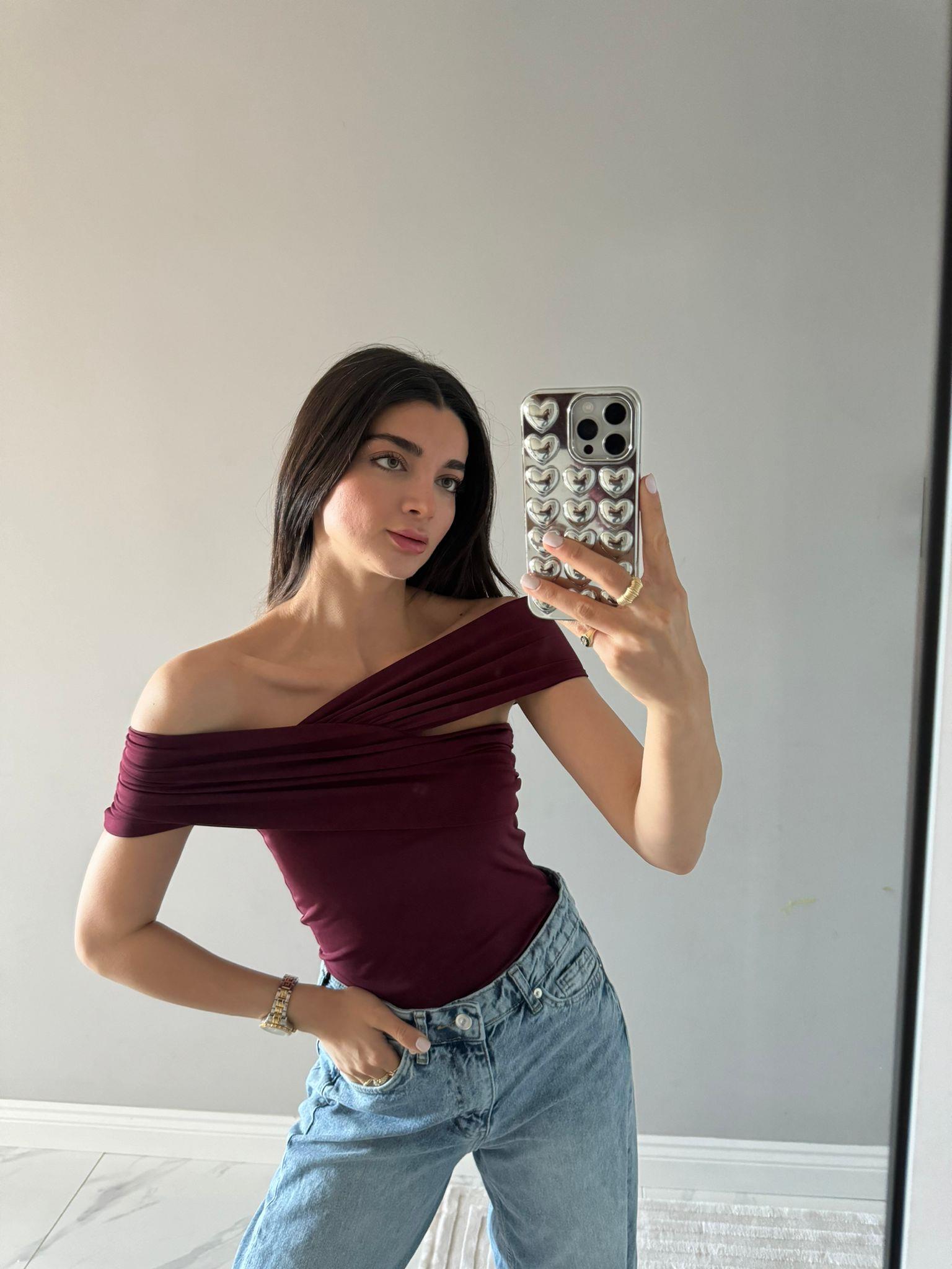 Bordo Asimetrik Omuzlu Yumuşacık Bluz
