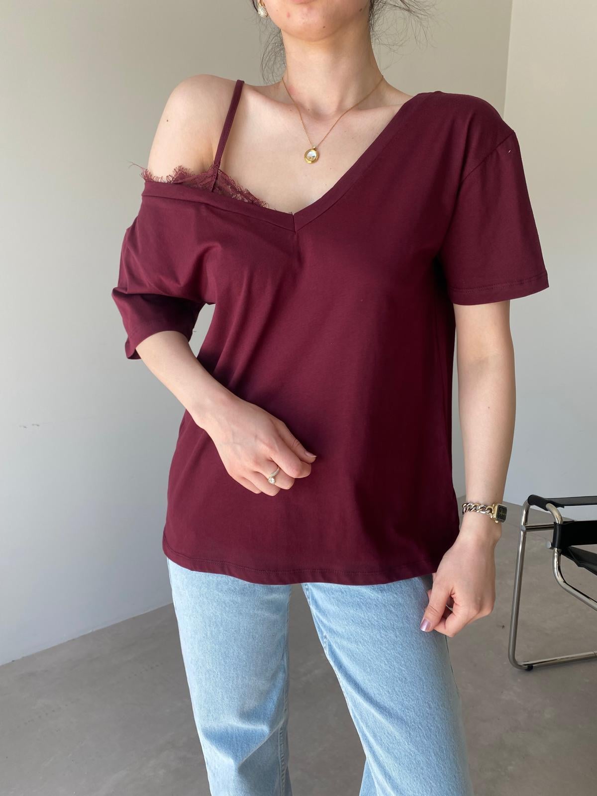 Bordo V Yaka Dantel Detaylı Tişört
